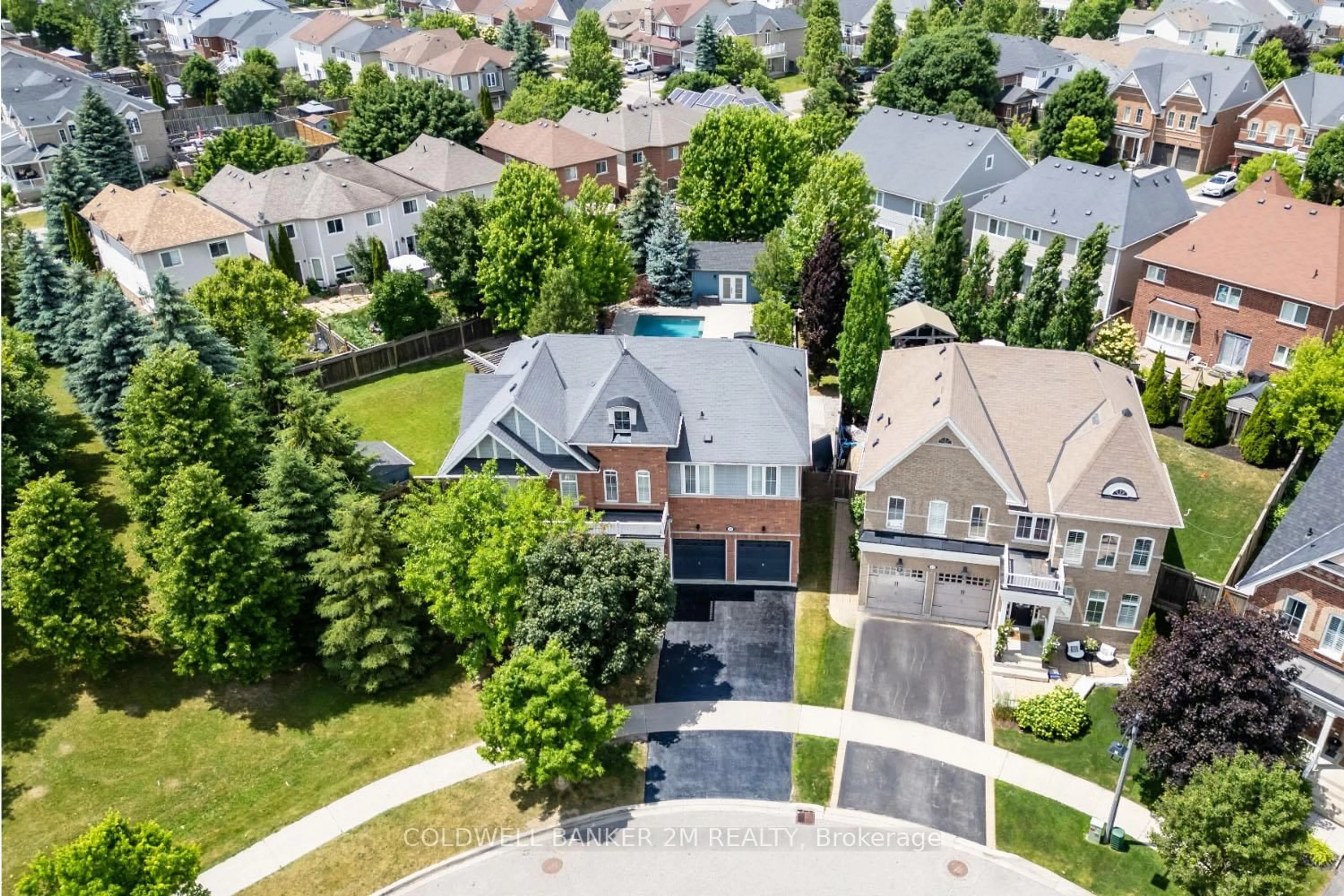 A pic from outside/outdoor area/front of a property/back of a property/a pic from drone, street for 50 Gerry Ravary Pl, Whitby Ontario L1M 0J1