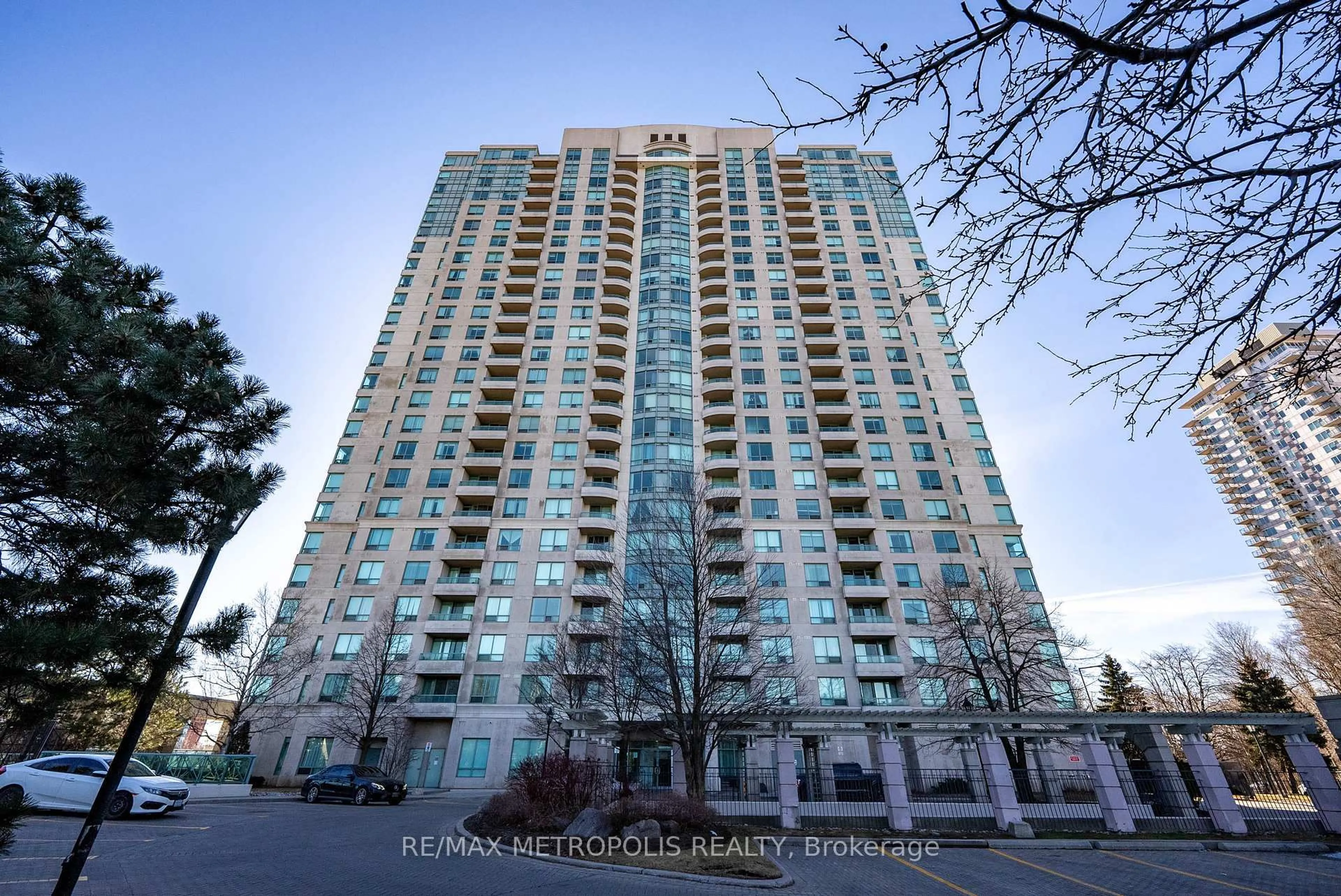 A pic from outside/outdoor area/front of a property/back of a property/a pic from drone, building for 61 Town Centre Crt #605, Toronto Ontario M1P 5C5