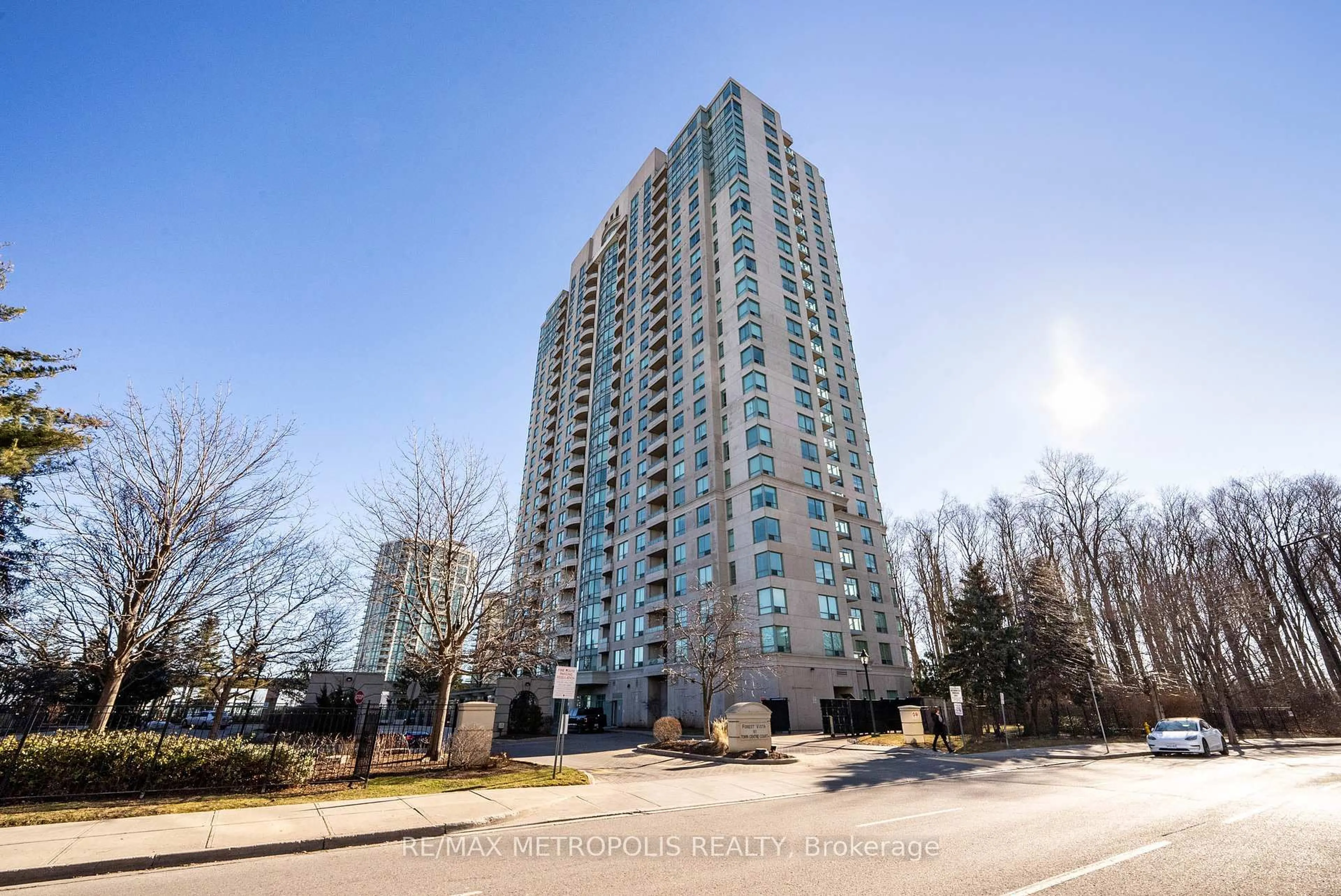 A pic from outside/outdoor area/front of a property/back of a property/a pic from drone, building for 61 Town Centre Crt #605, Toronto Ontario M1P 5C5
