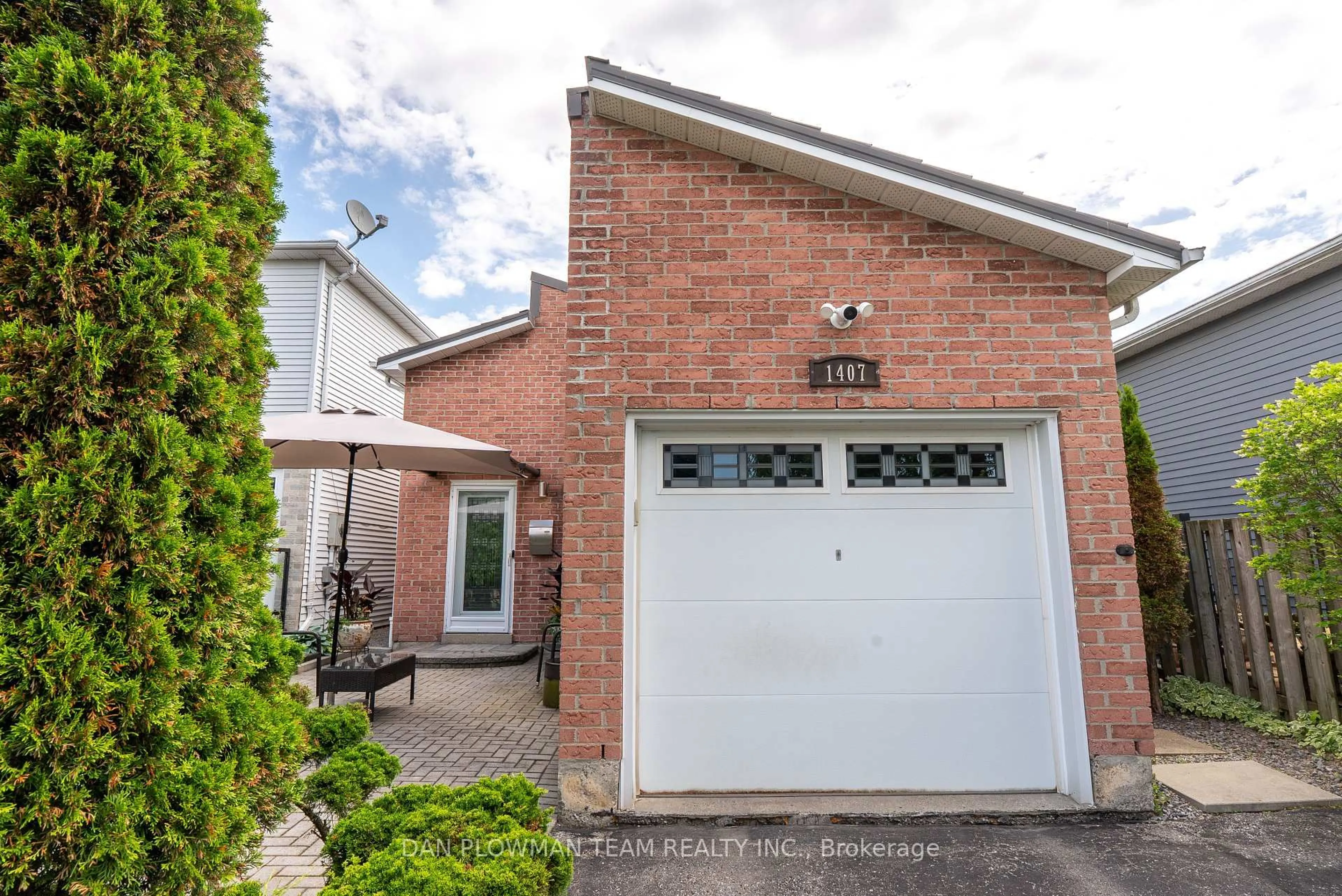 Home with brick exterior material, street for 1407 Outlet Dr, Oshawa Ontario L1J 7Z2