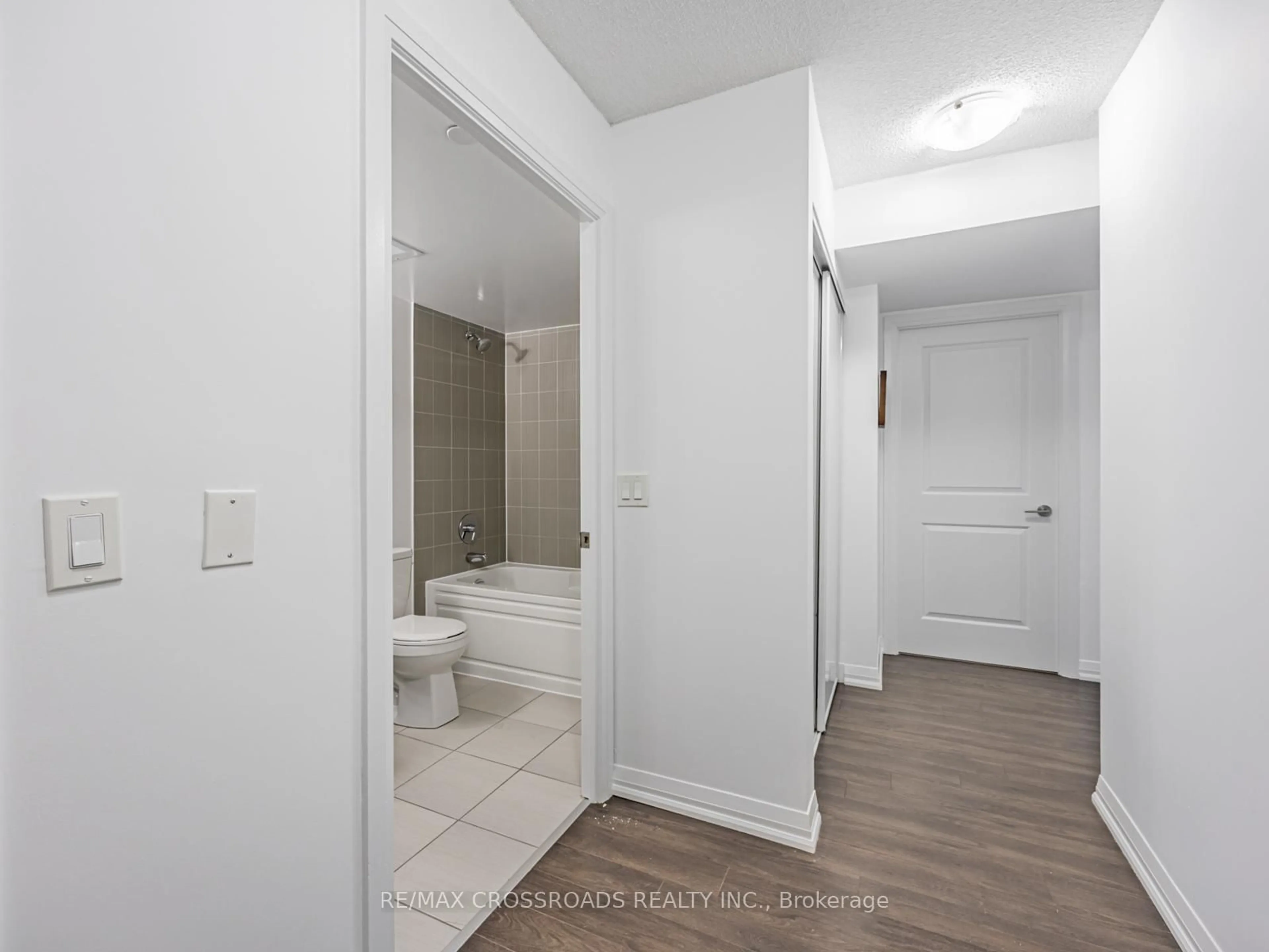 Unknown for 30 Meadowglen Pl #220, Toronto Ontario M1G 0A6