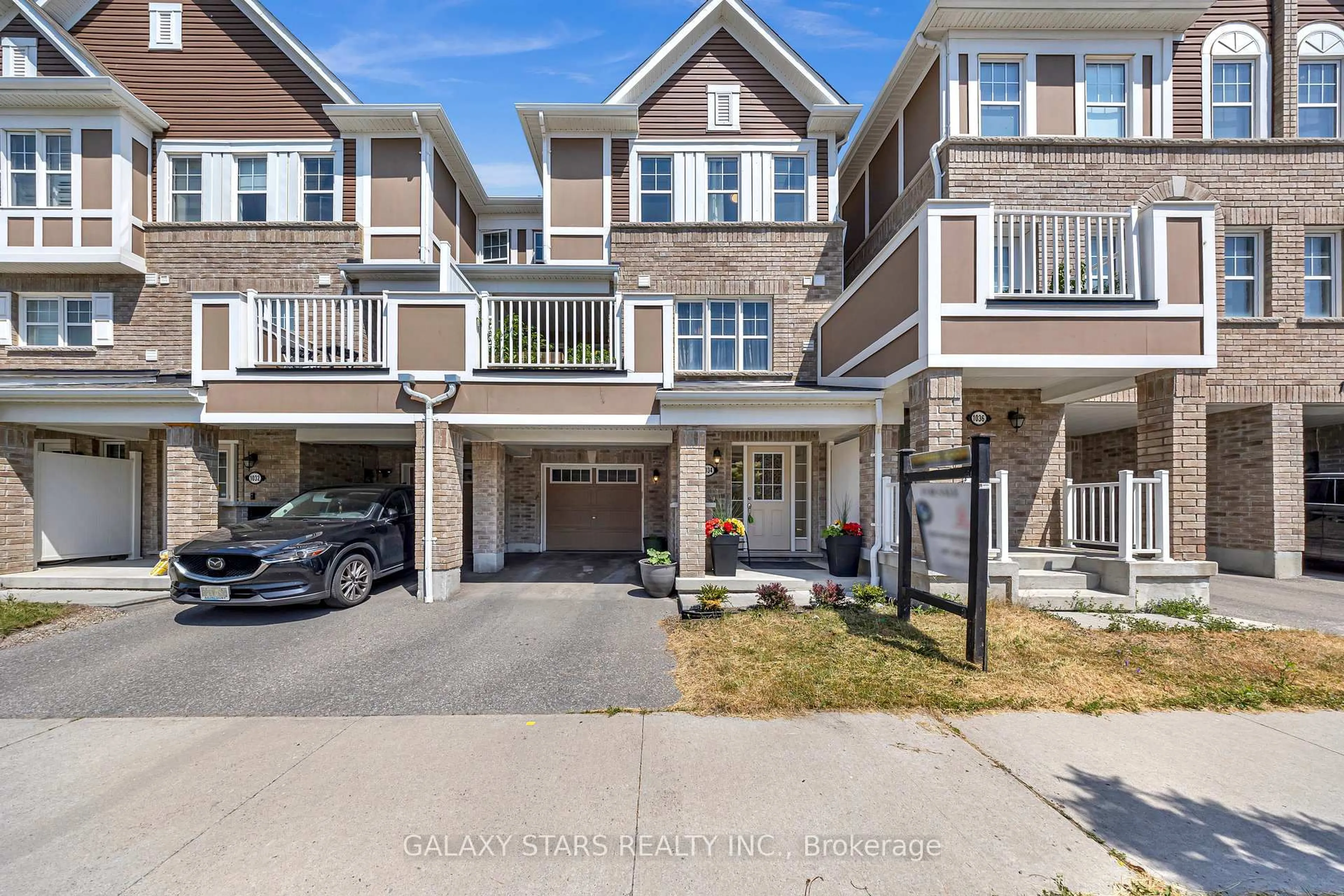A pic from outside/outdoor area/front of a property/back of a property/a pic from drone, street for 1034 Dragonfly Ave, Pickering Ontario L1X 0E7