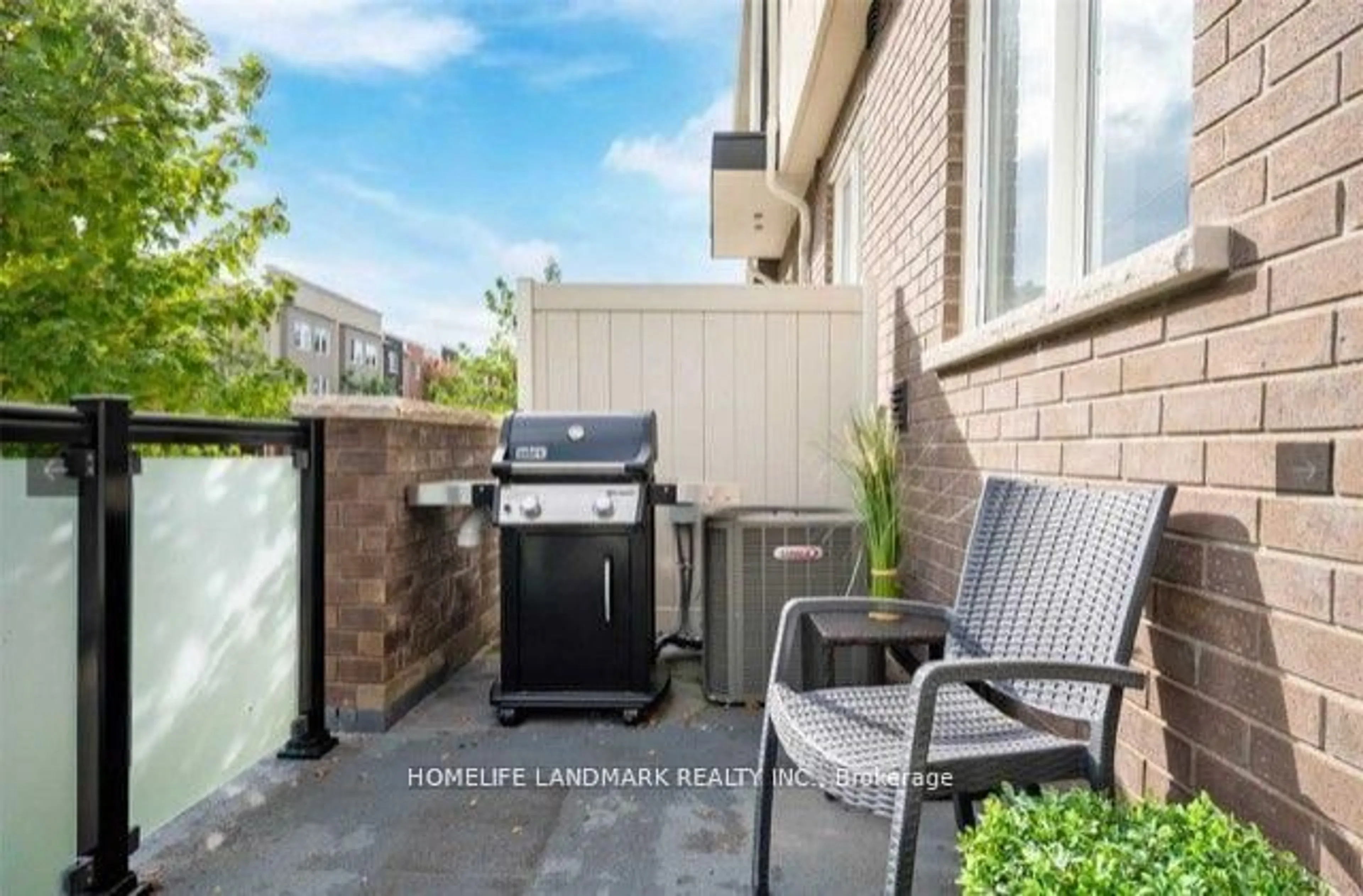 Patio, street for 15 Heron Park Pl #14, Toronto Ontario M1E 0B8