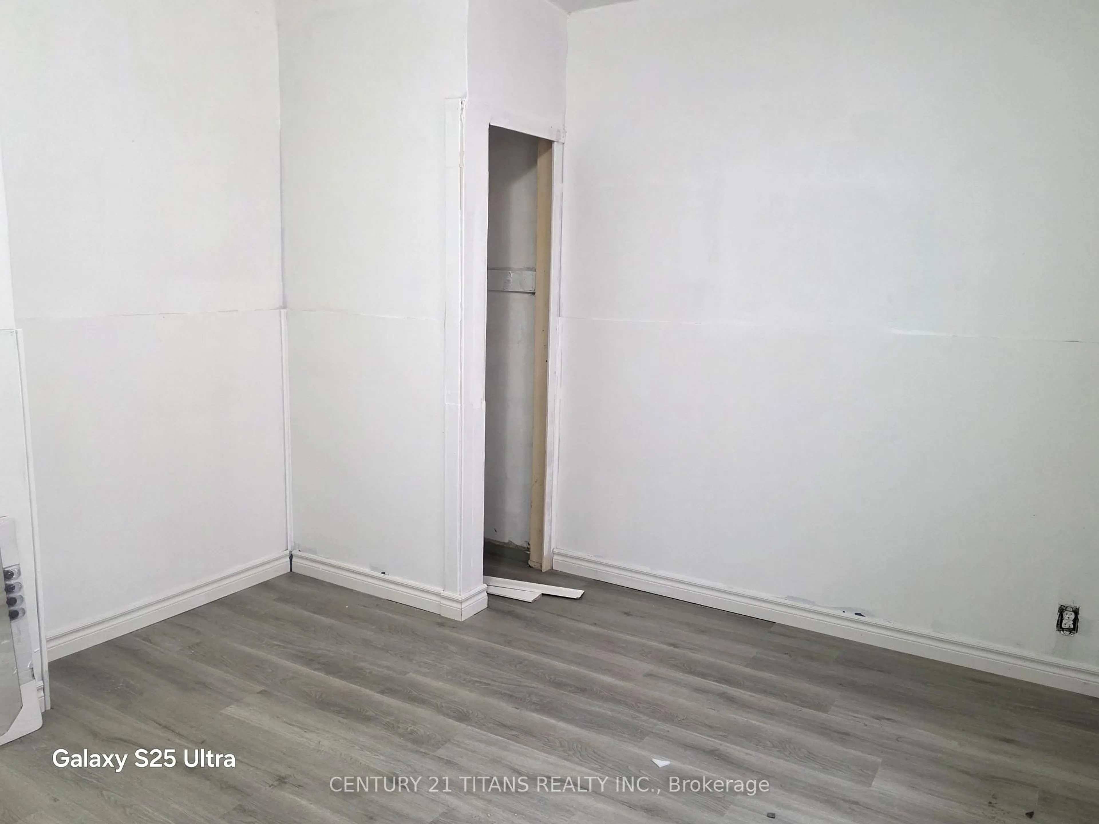 A pic of a room for 119 Heale Ave, Toronto Ontario M1N 3Y2