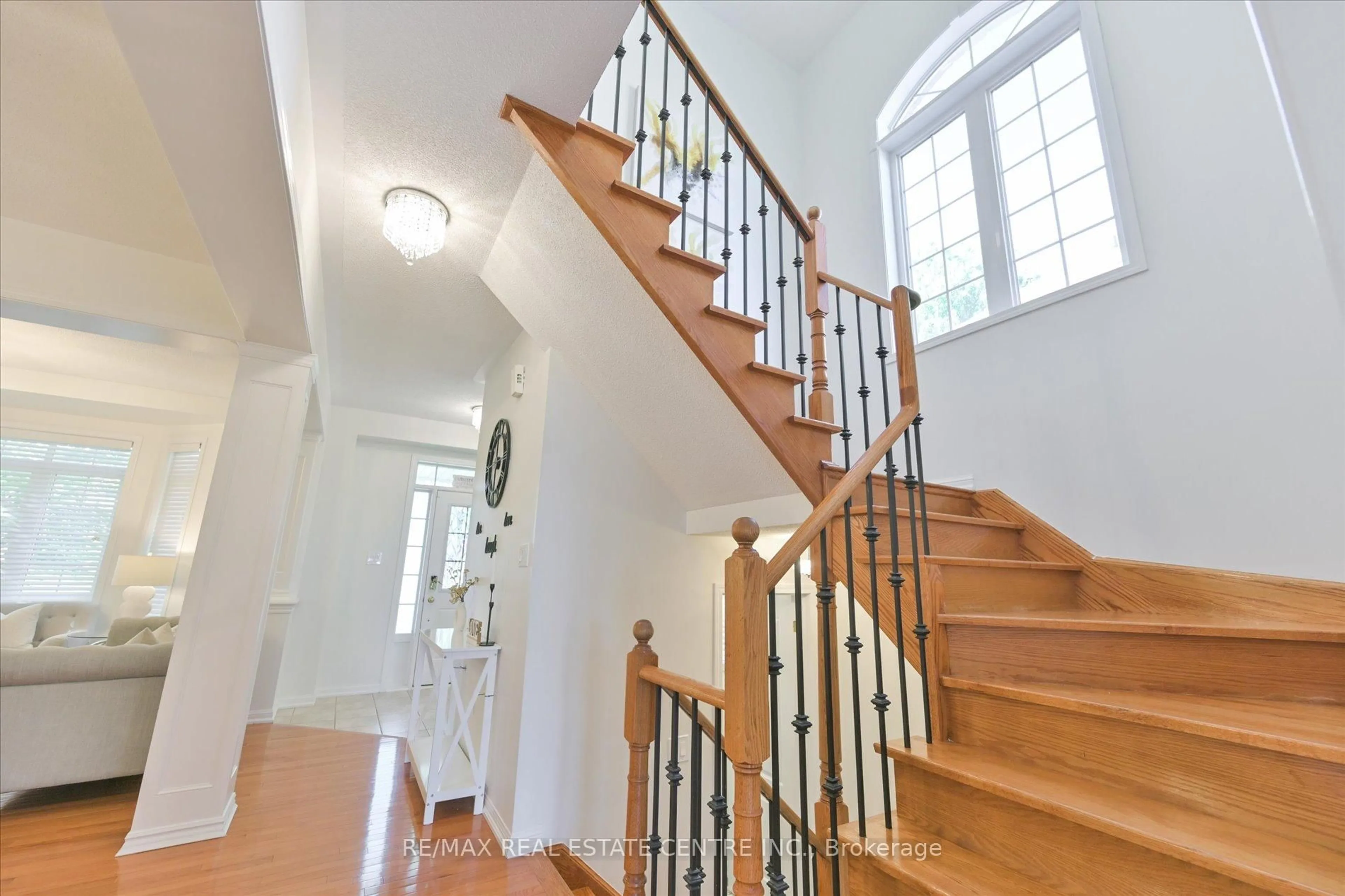 Stairs for 101 Barkdale Way, Whitby Ontario L1N 0G1