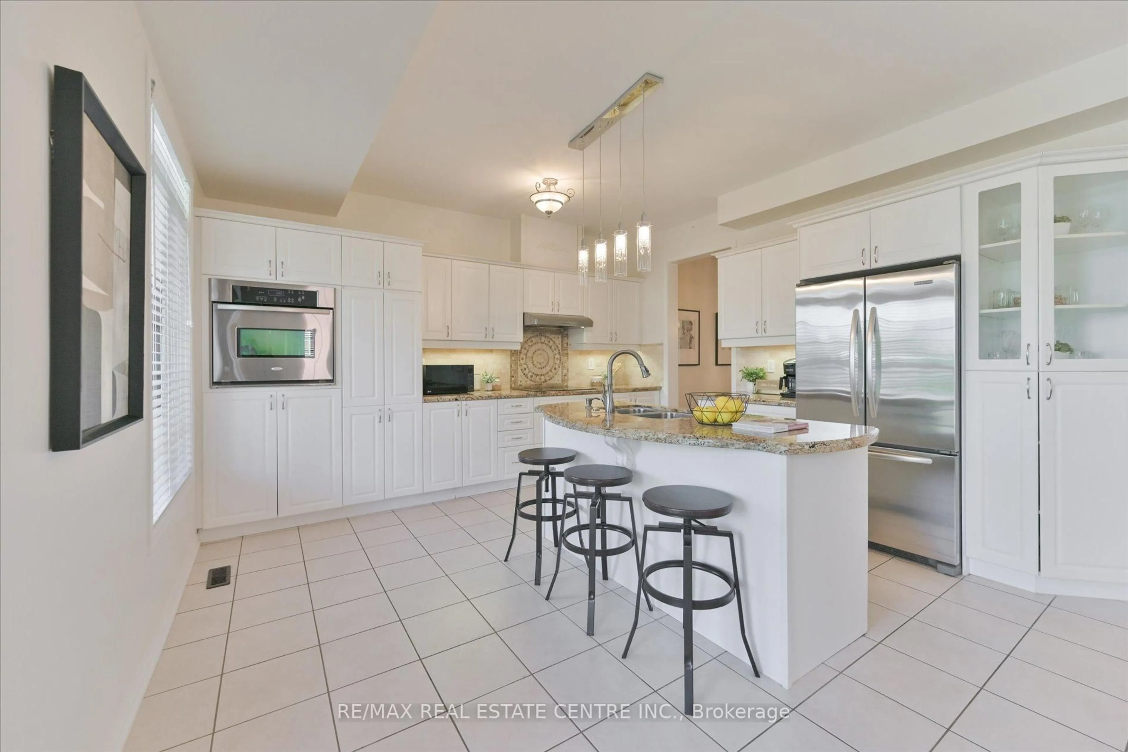 Open concept kitchen, ceramic/tile floor for 101 Barkdale Way, Whitby Ontario L1N 0G1