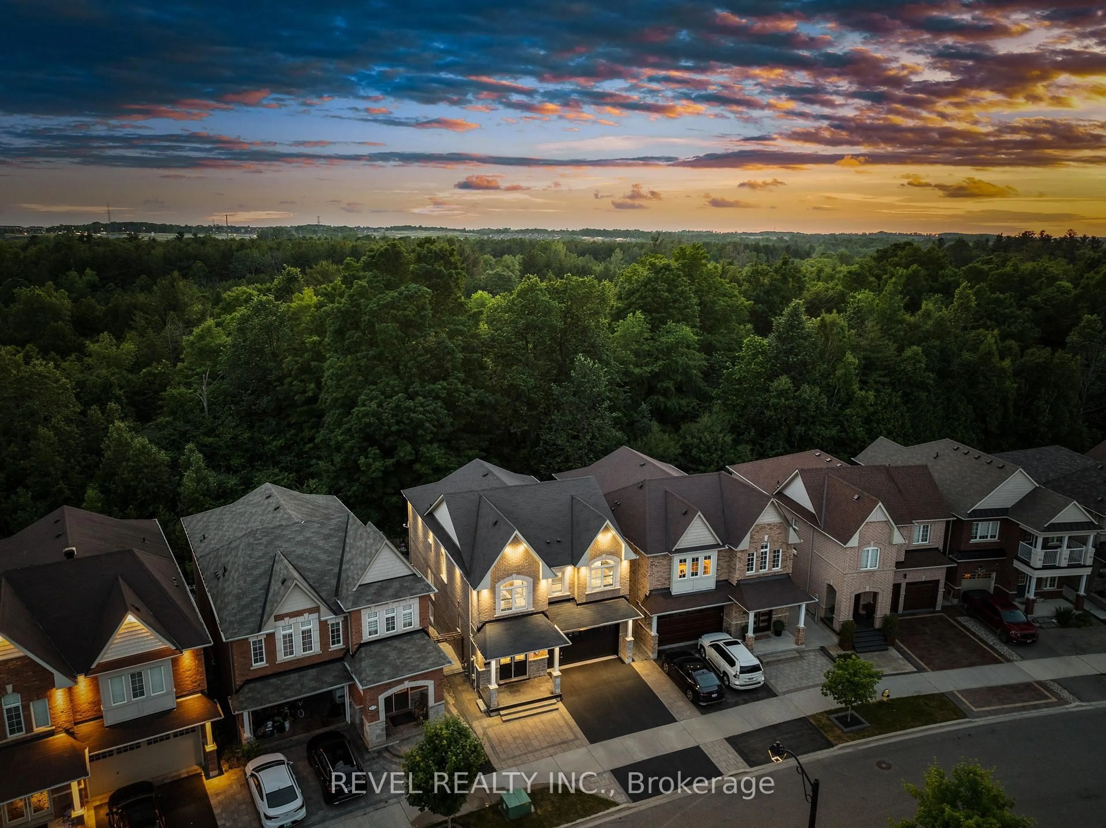 A pic from outside/outdoor area/front of a property/back of a property/a pic from drone, city buildings view from balcony for 1581 Winville Rd, Pickering Ontario L1X 0C6
