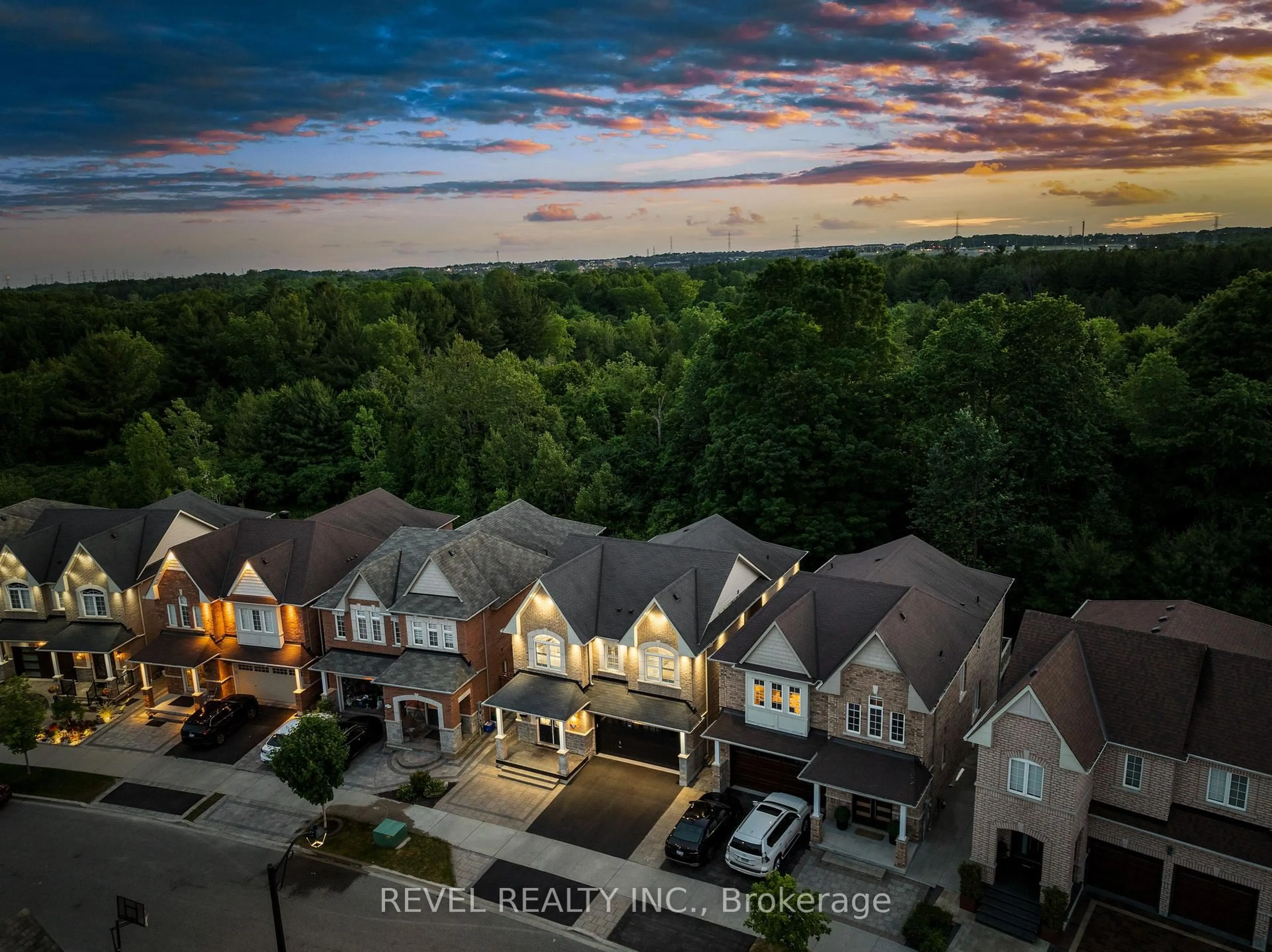 A pic from outside/outdoor area/front of a property/back of a property/a pic from drone, unknown for 1581 Winville Rd, Pickering Ontario L1X 0C6