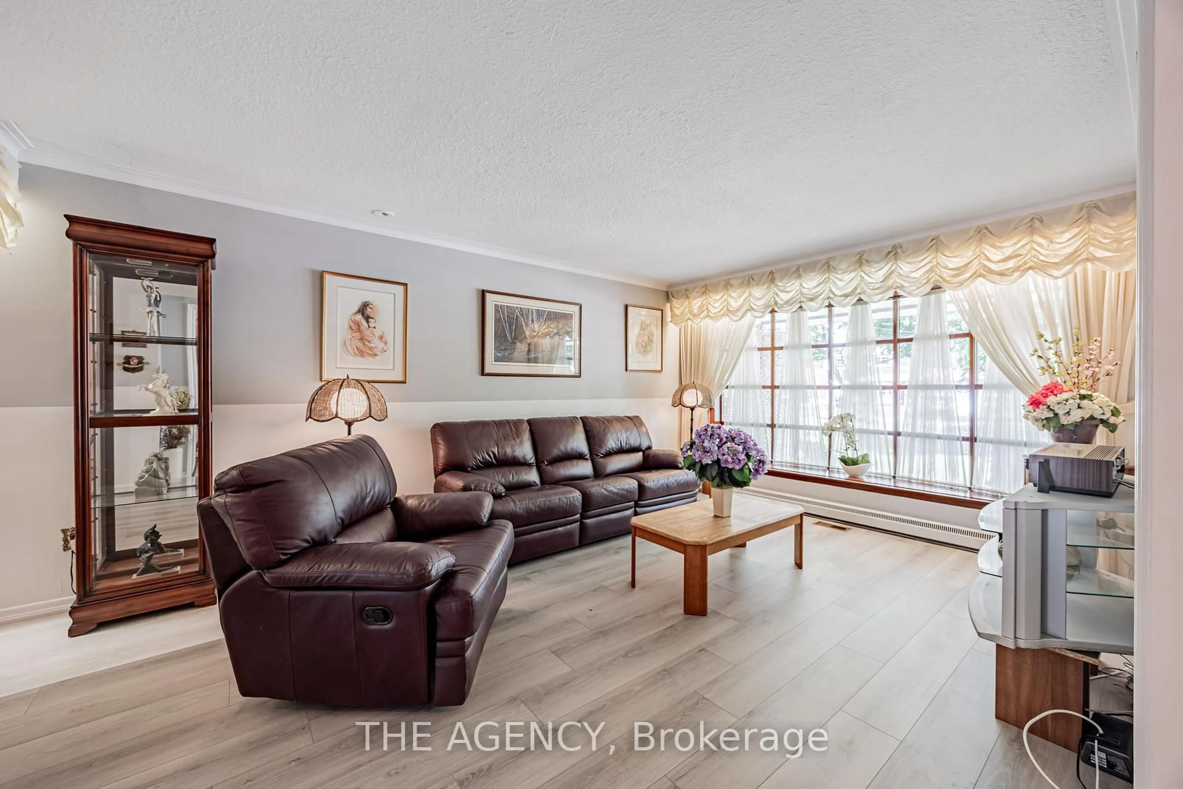 Living room with furniture, unknown for 53 Stanland Dr, Toronto Ontario M1M 2G5
