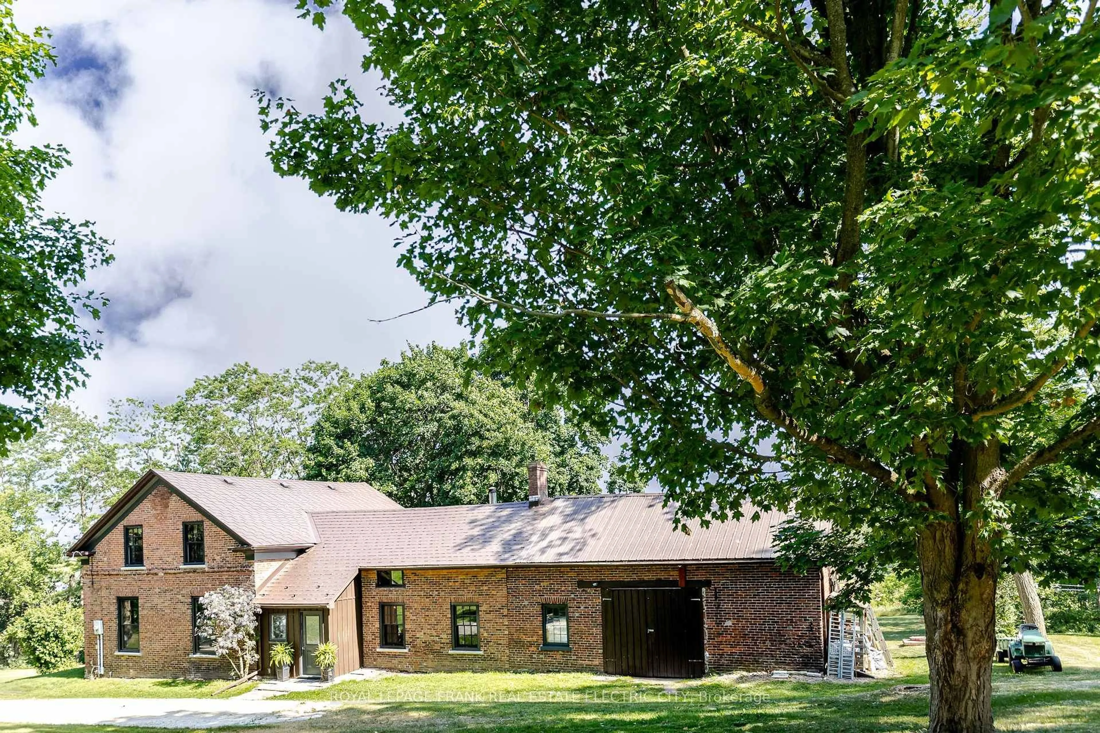 A pic from outside/outdoor area/front of a property/back of a property/a pic from drone, building for 4242 Cedar Valley Rd, Clarington Ontario L0B 1M0