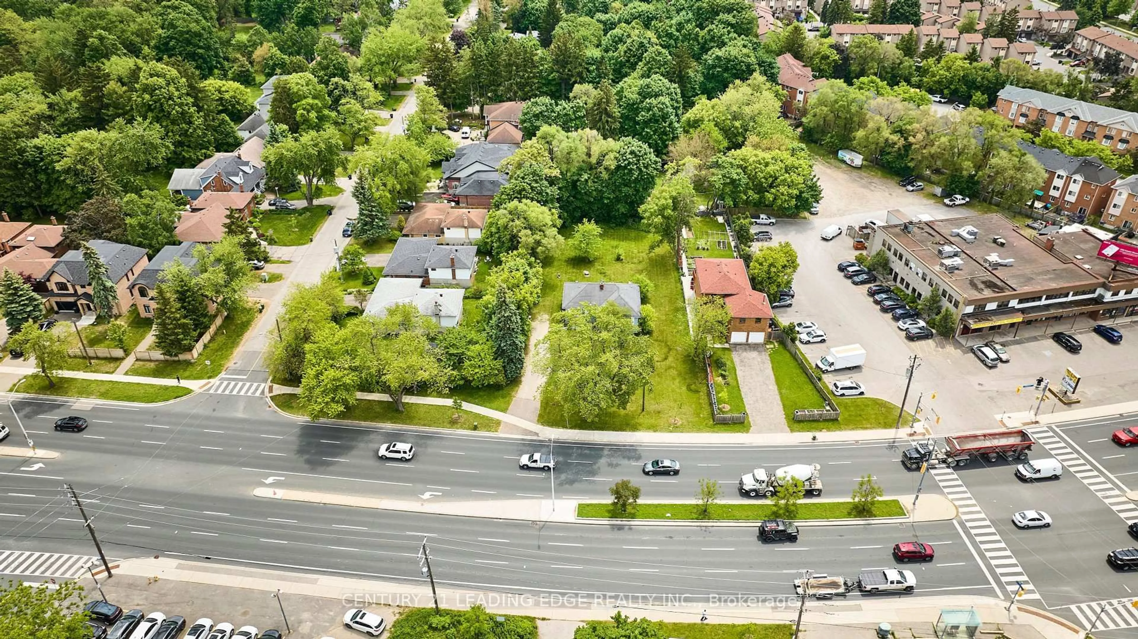 A pic from outside/outdoor area/front of a property/back of a property/a pic from drone, street for 4607 Kingston Rd, Toronto Ontario M1E 2P3
