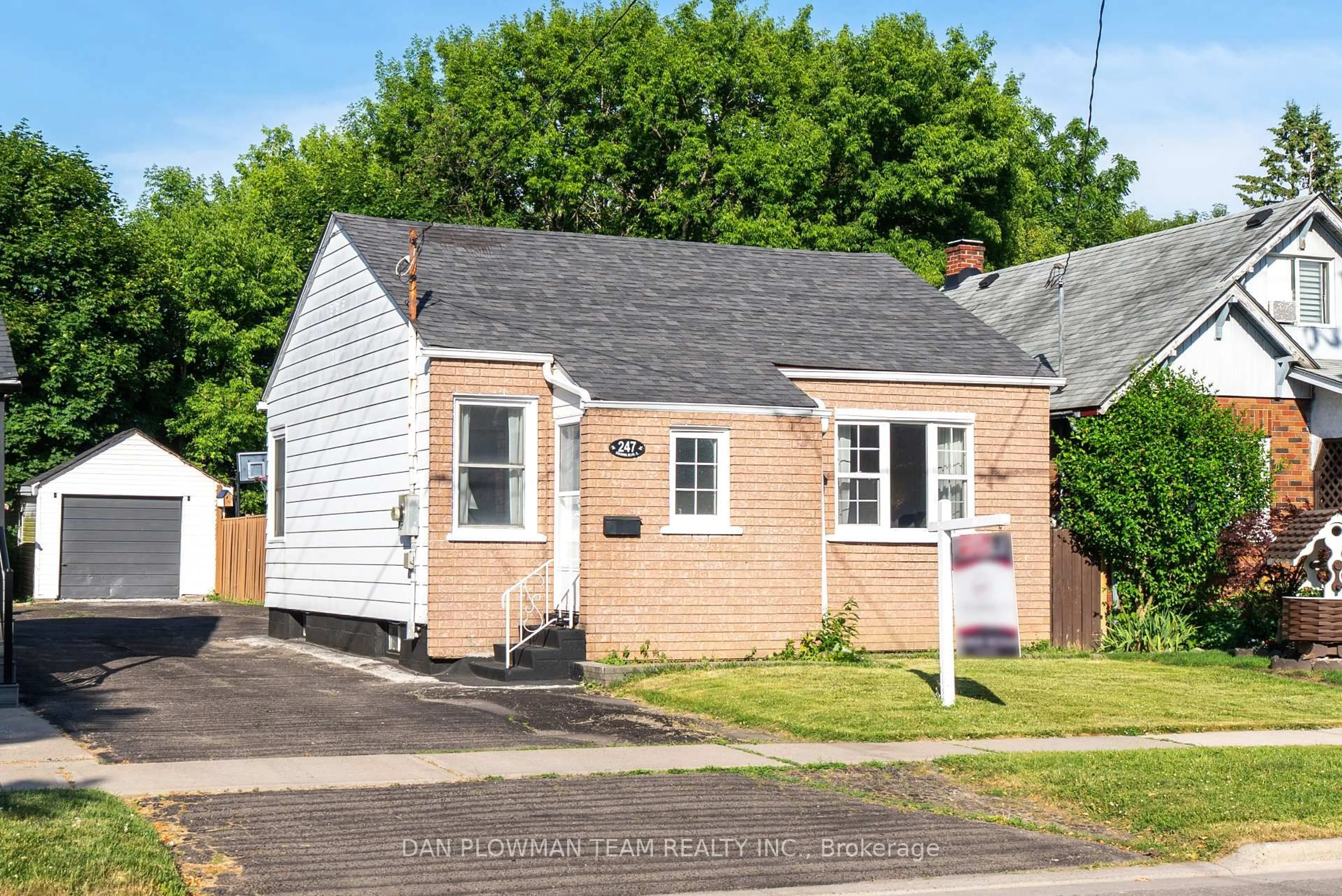 Home with vinyl exterior material, street for 247 Oshawa Blvd, Oshawa Ontario L1H 5R6