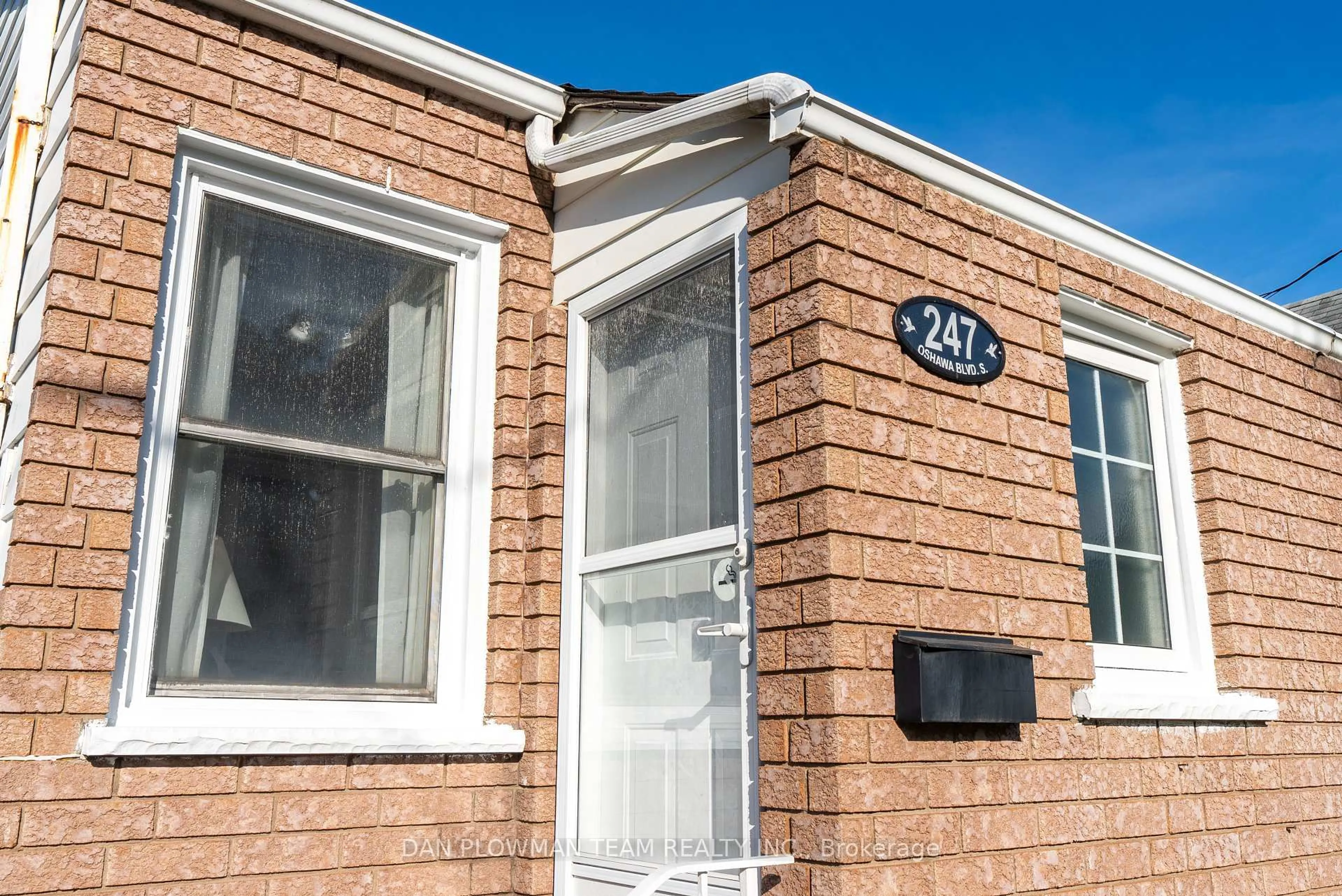 Unknown for 247 Oshawa Blvd, Oshawa Ontario L1H 5R6
