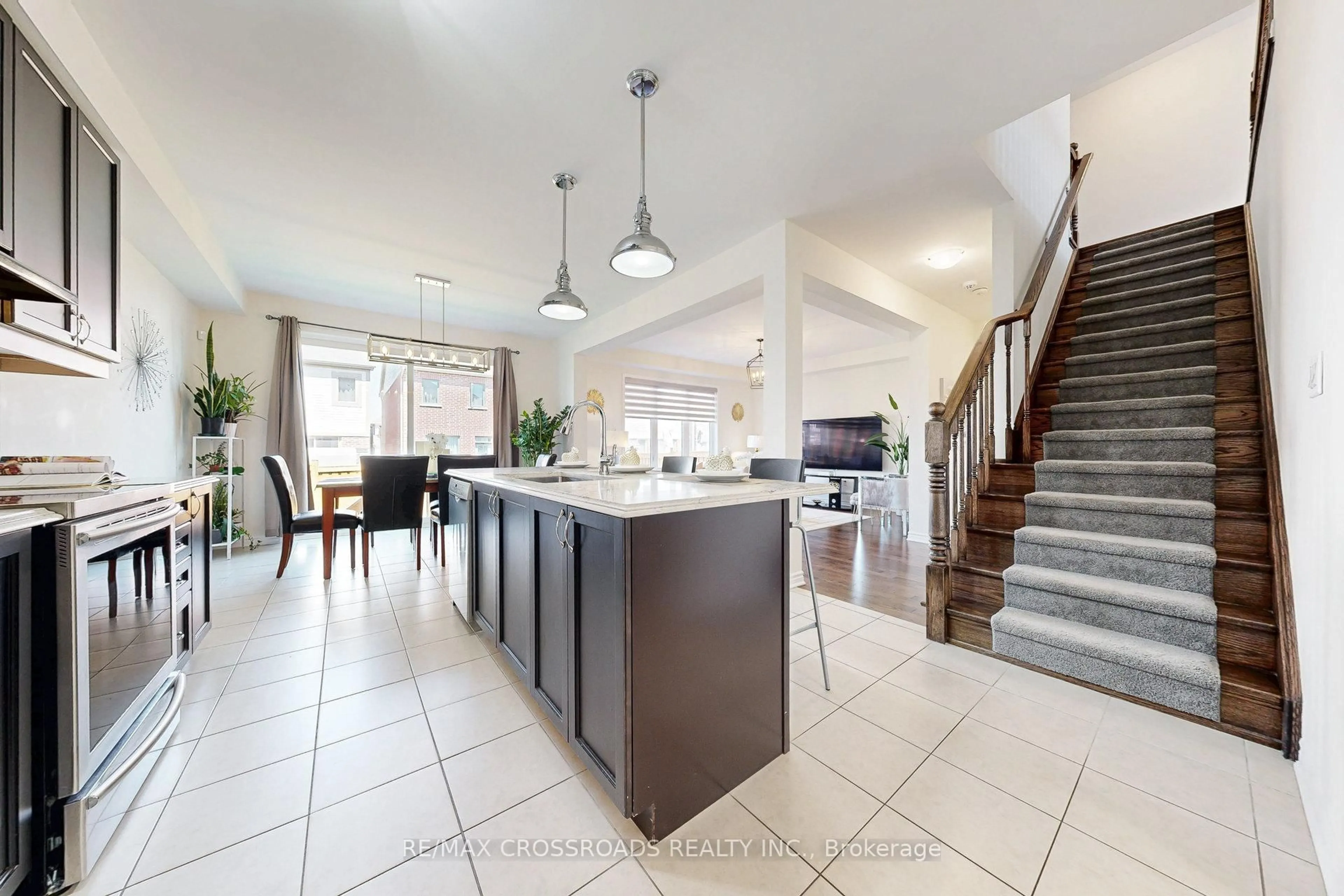 Open concept kitchen, ceramic/tile floor for 15 Littlebeck Cres, Whitby Ontario L1P 0G3