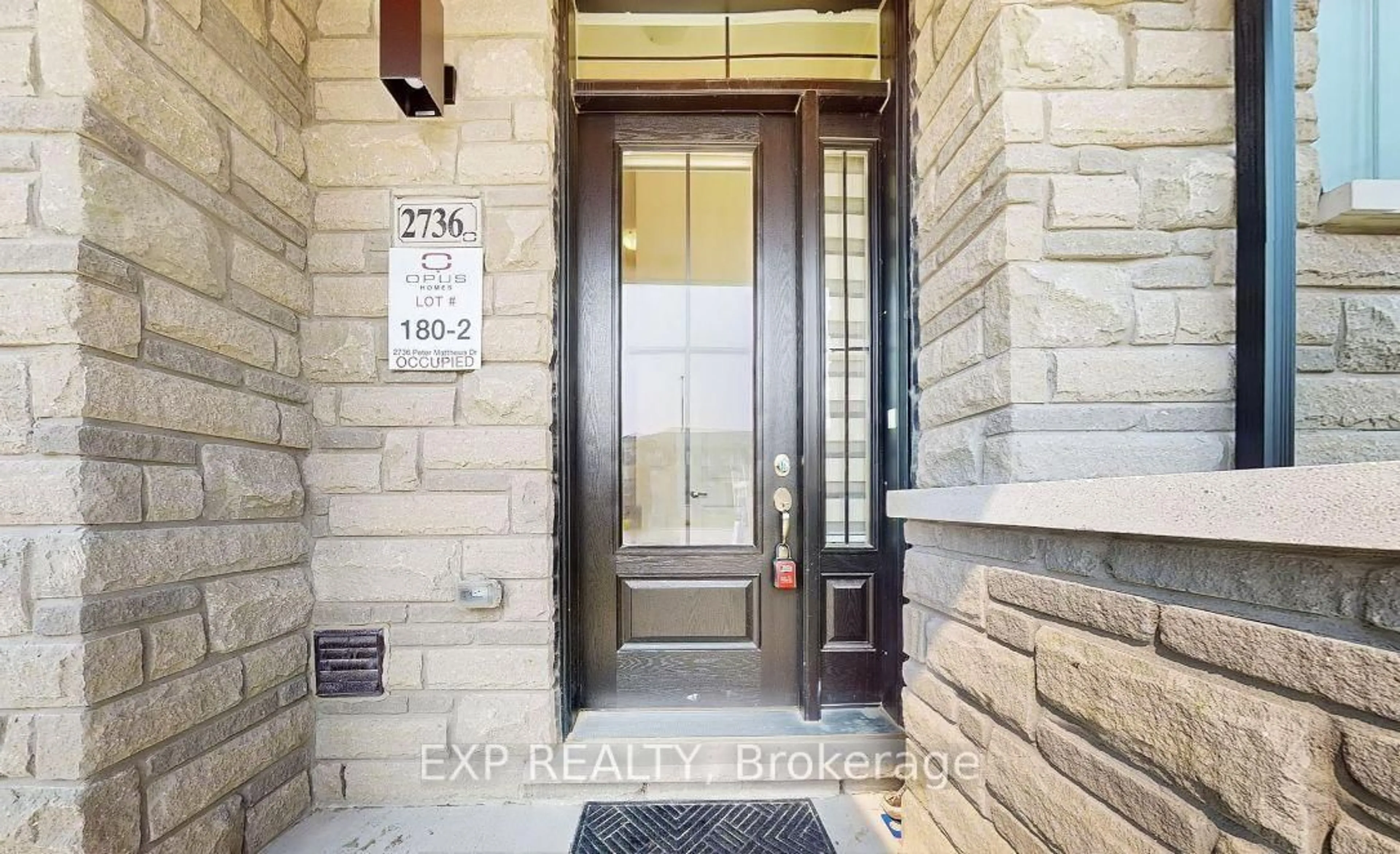 Indoor entryway for 2736 Peter Matthews Dr, Pickering Ontario L1X 0M2