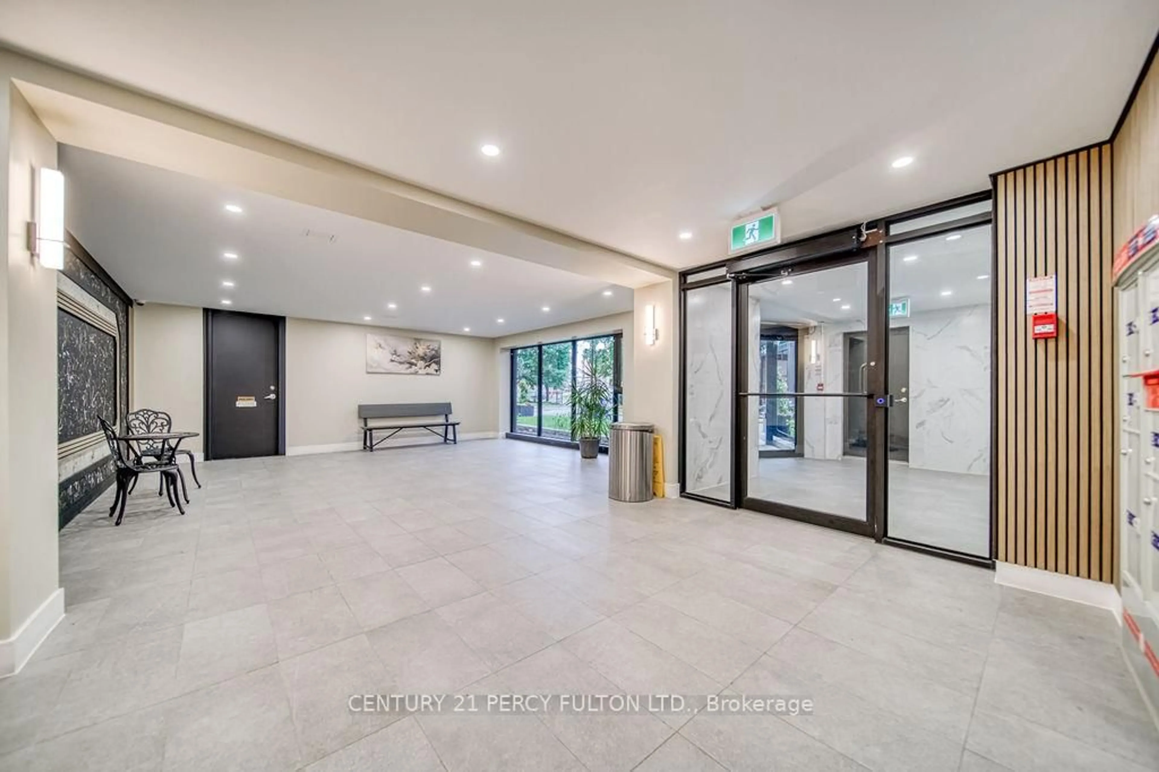 Indoor foyer for 921 Midland Ave #101, Toronto Ontario M1K 4G2
