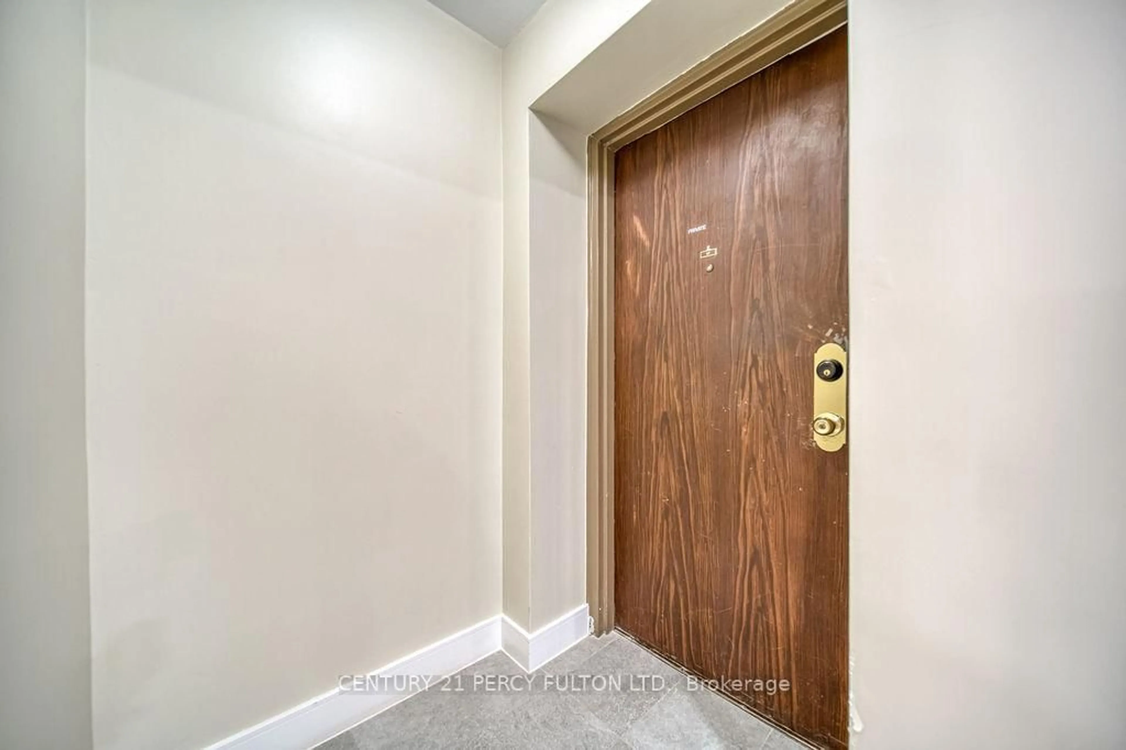 Indoor entryway for 921 Midland Ave #101, Toronto Ontario M1K 4G2