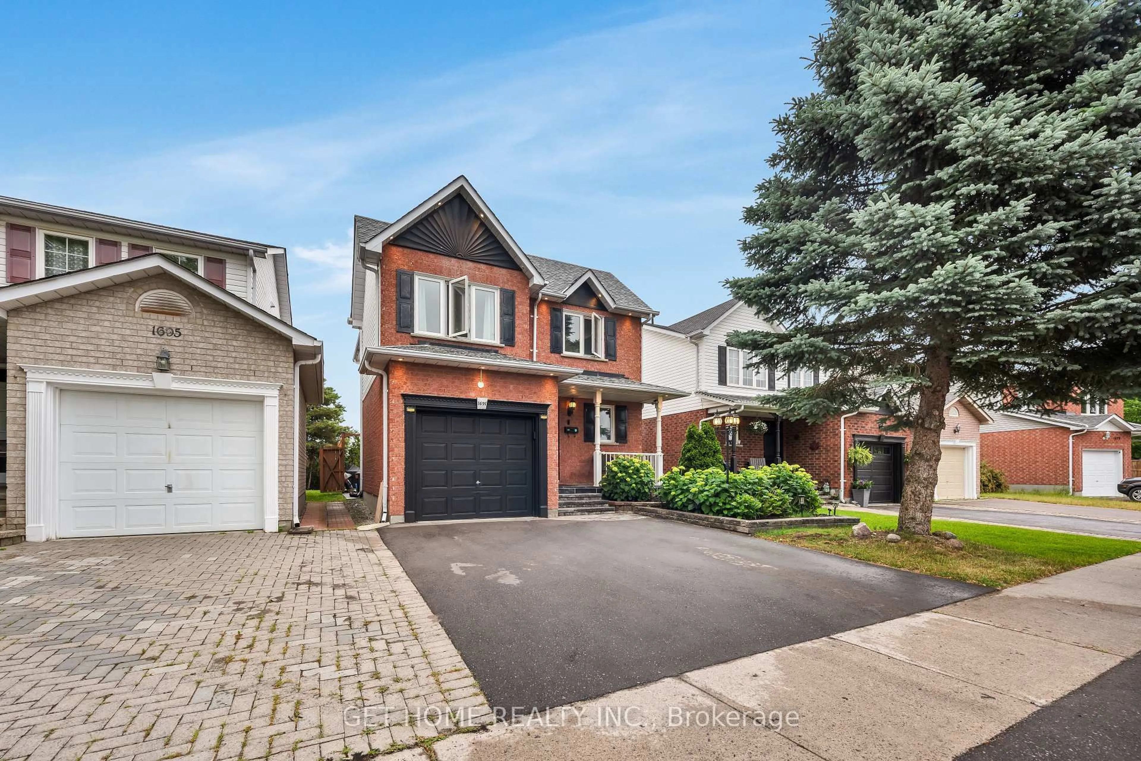 Home with brick exterior material, street for 1691 Canadore Cres, Oshawa Ontario L1G 8A7