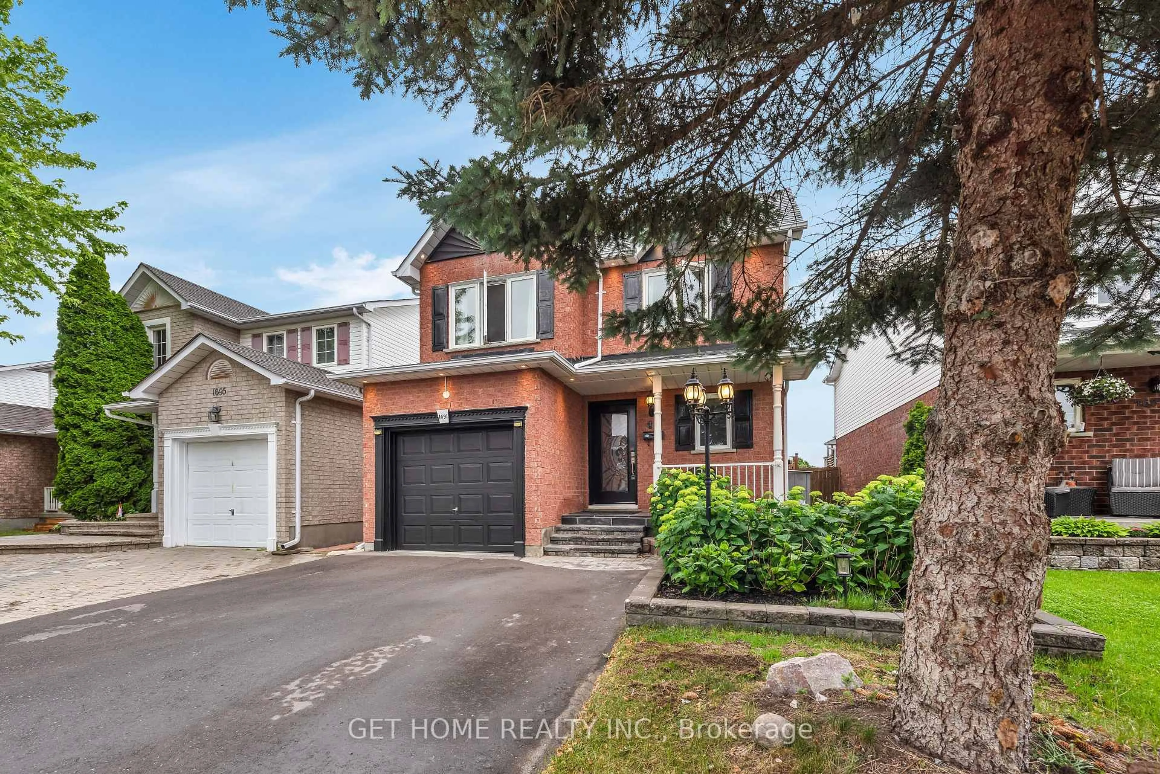Home with brick exterior material, street for 1691 Canadore Cres, Oshawa Ontario L1G 8A7