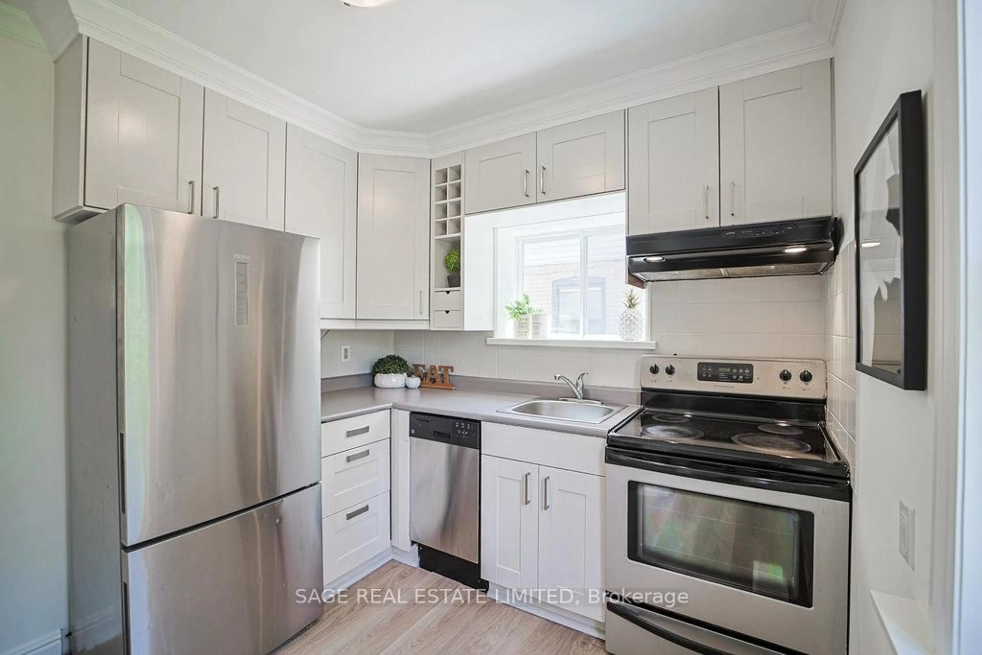 Standard kitchen, ceramic/tile floor for 76 Natal Ave, Toronto Ontario M1N 3V4