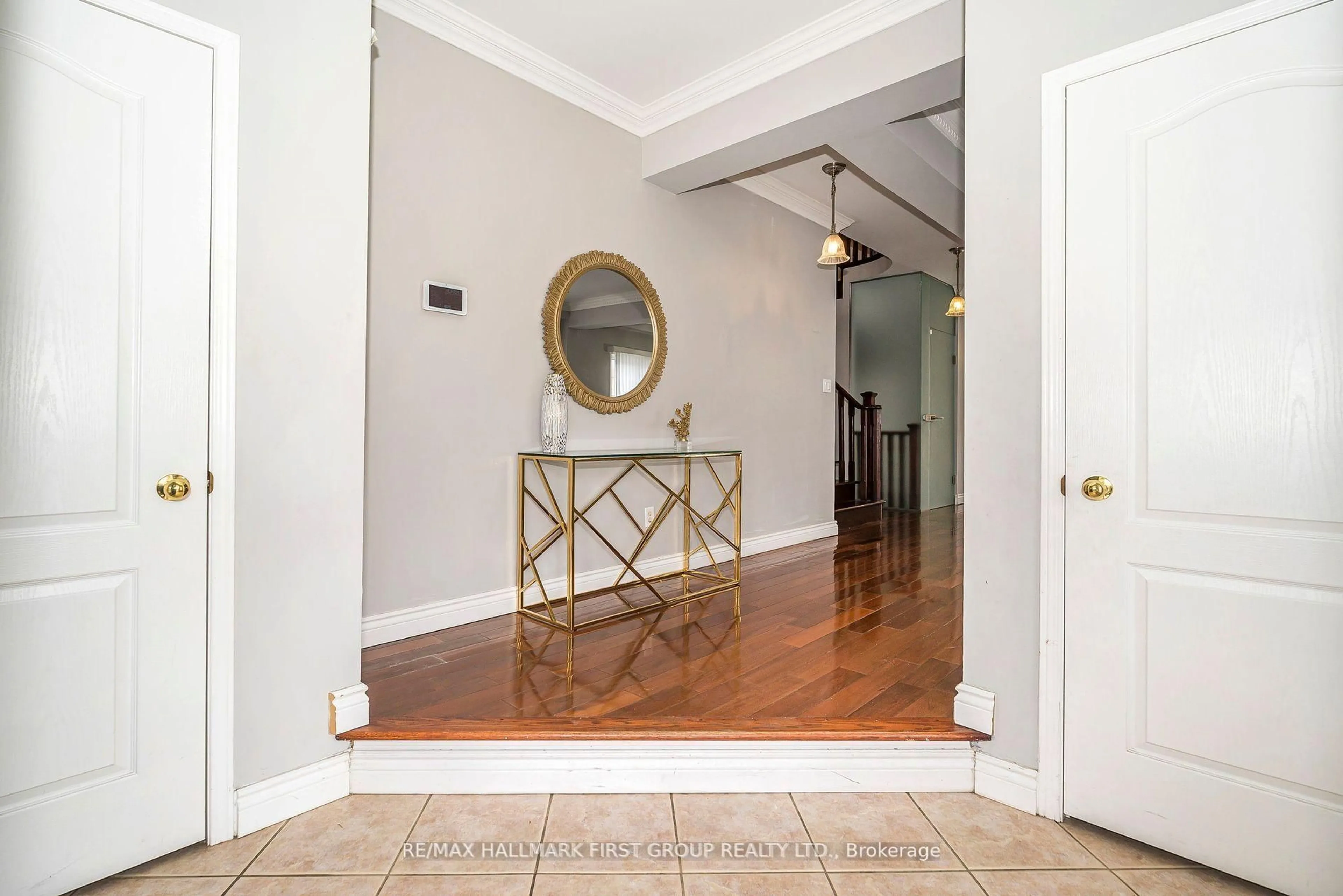 Indoor entryway for 49 THACKERY Dr, Ajax Ontario L1T 0G6