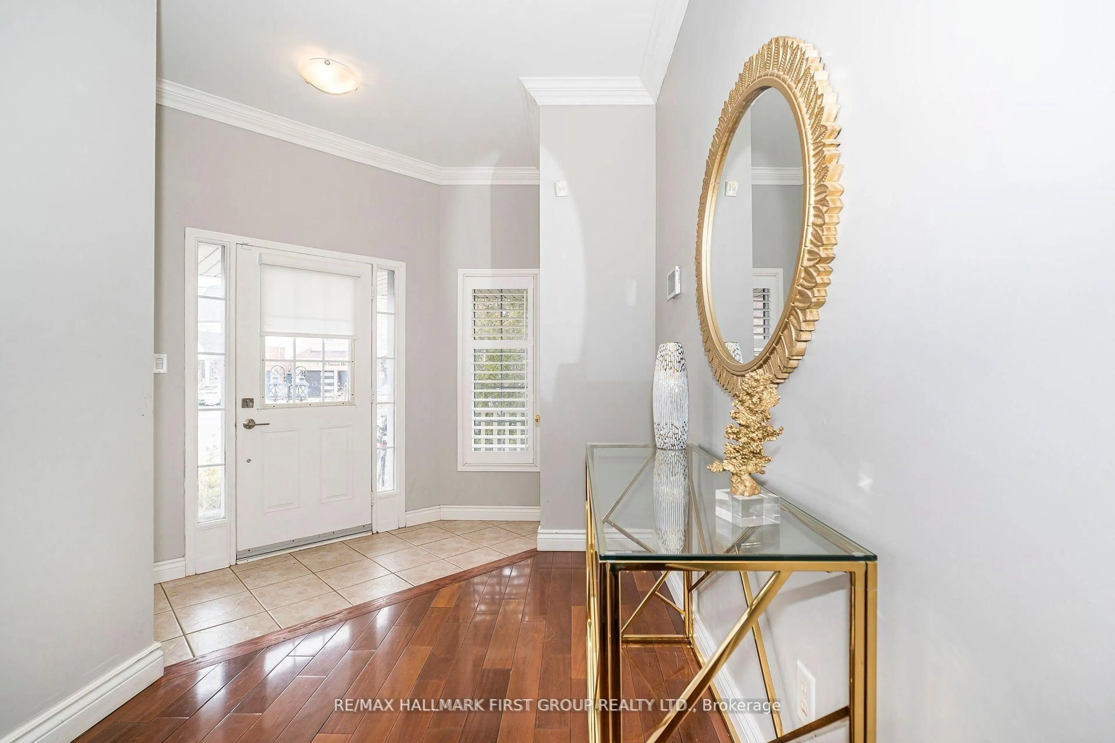 Indoor entryway for 49 THACKERY Dr, Ajax Ontario L1T 0G6
