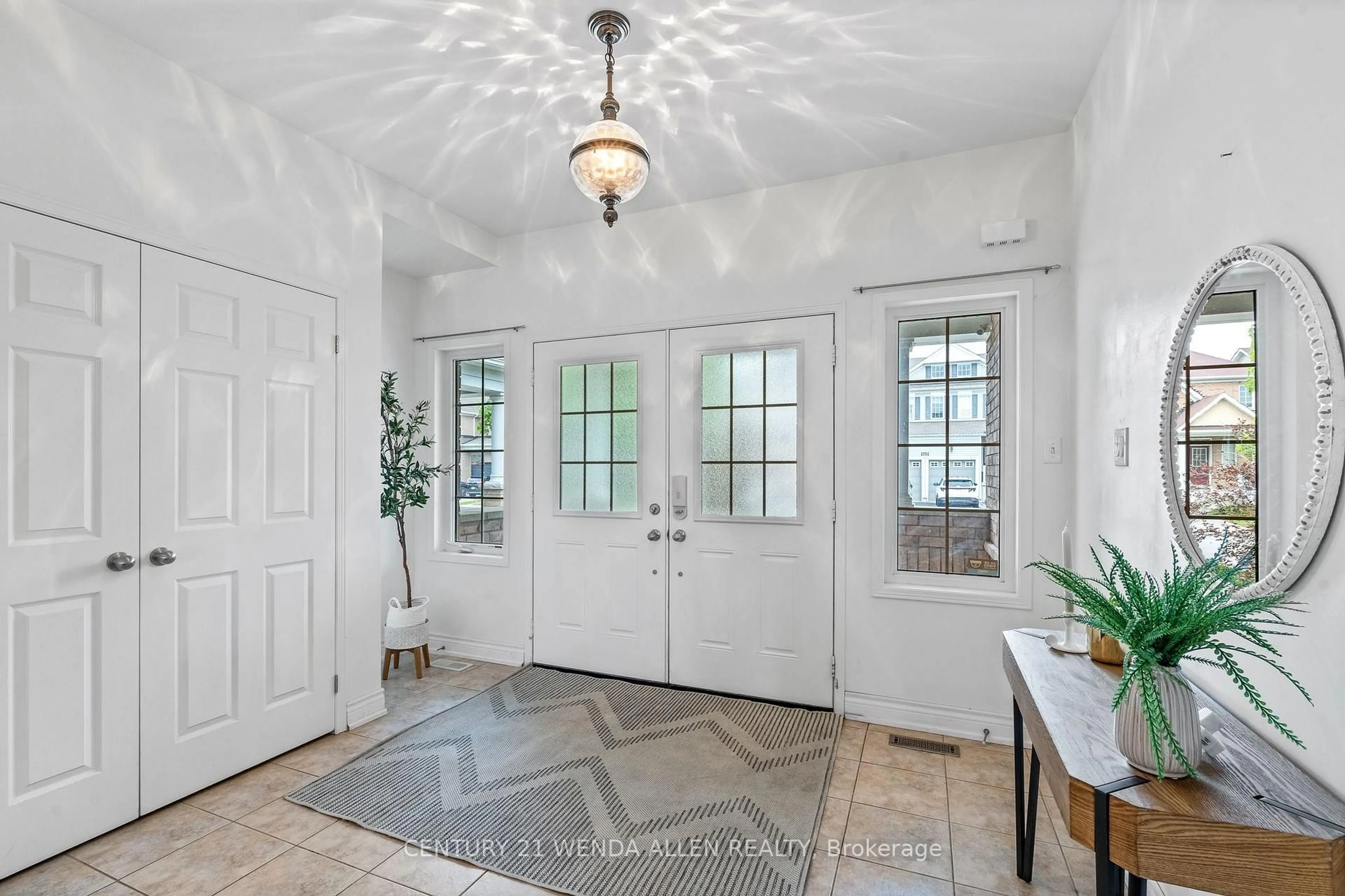 Indoor entryway for 1752 Finkle Dr, Oshawa Ontario L1K 0H2