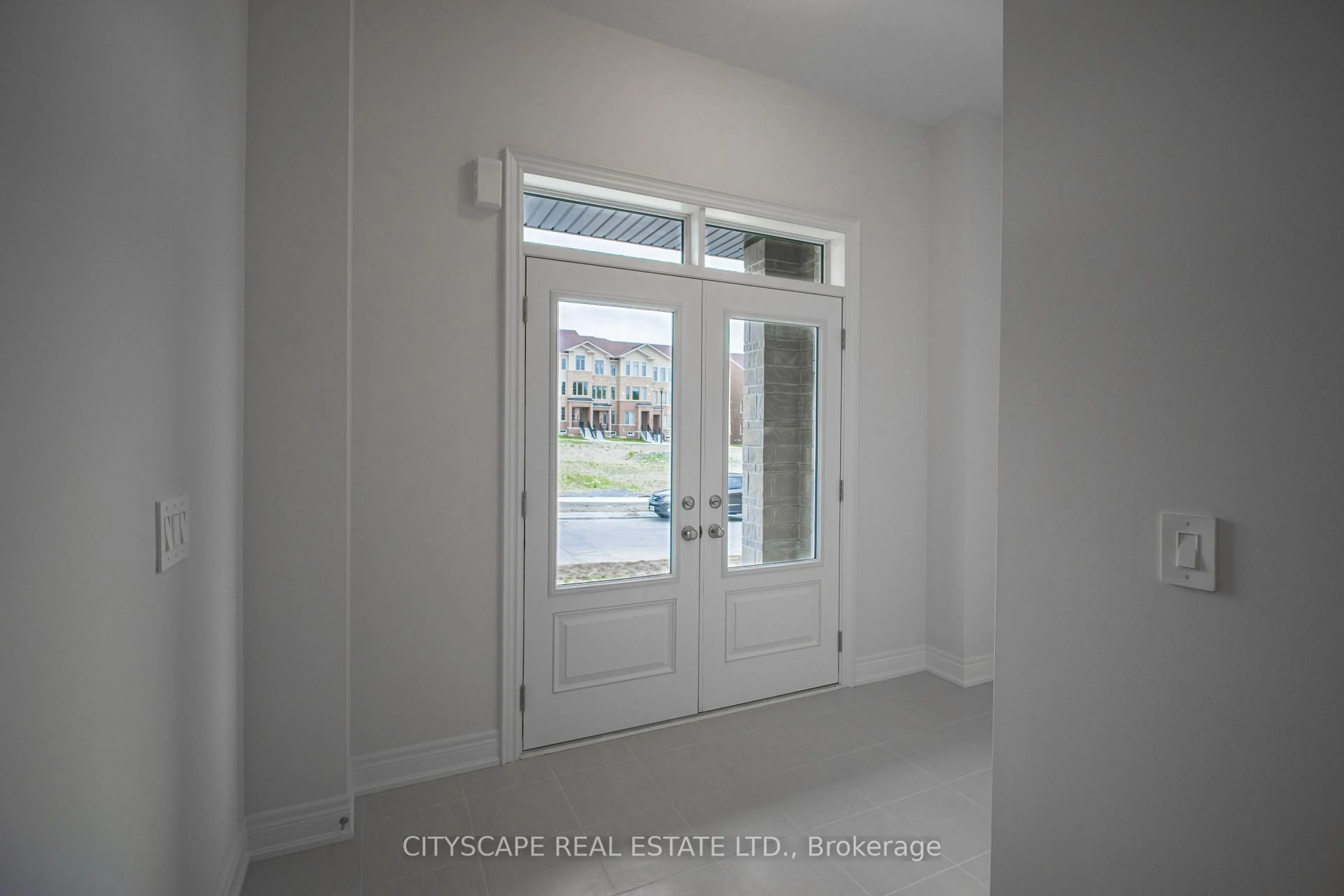 Indoor entryway for 2876 Shortreed Gardens, Pickering Ontario L1X 0R6