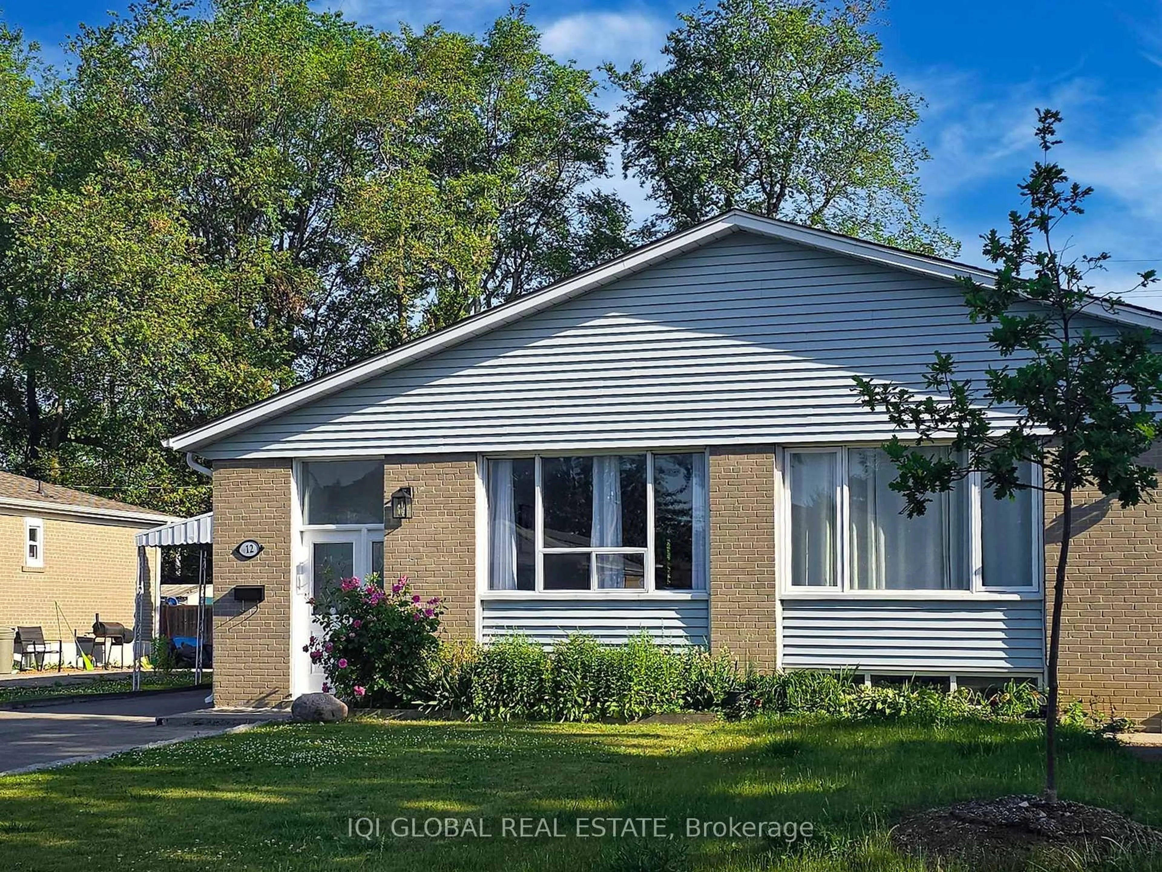 Home with vinyl exterior material, street for 12 Billingsgate Cres, Ajax Ontario L1S 2R8