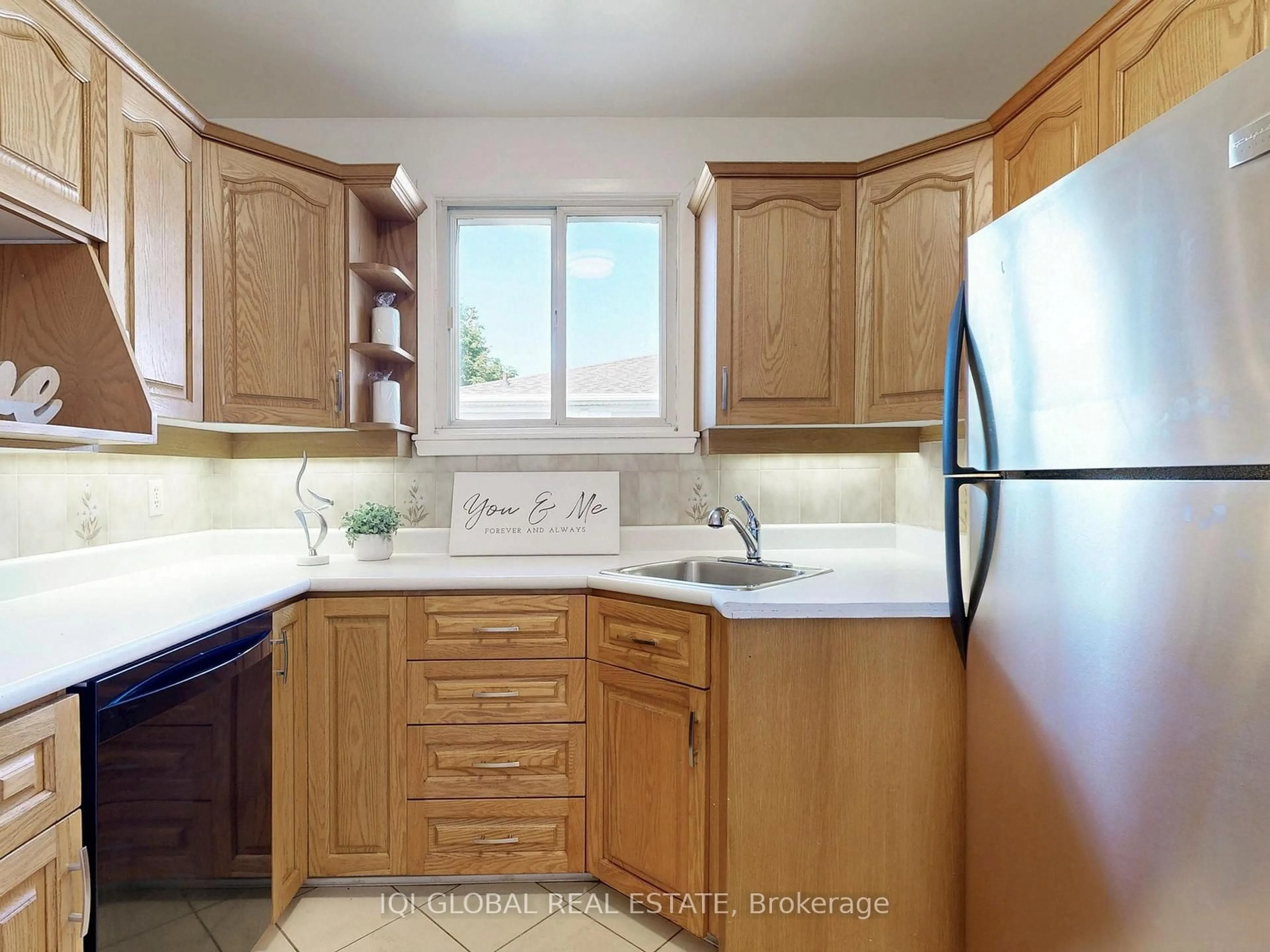 Standard kitchen, unknown for 12 Billingsgate Cres, Ajax Ontario L1S 2R8