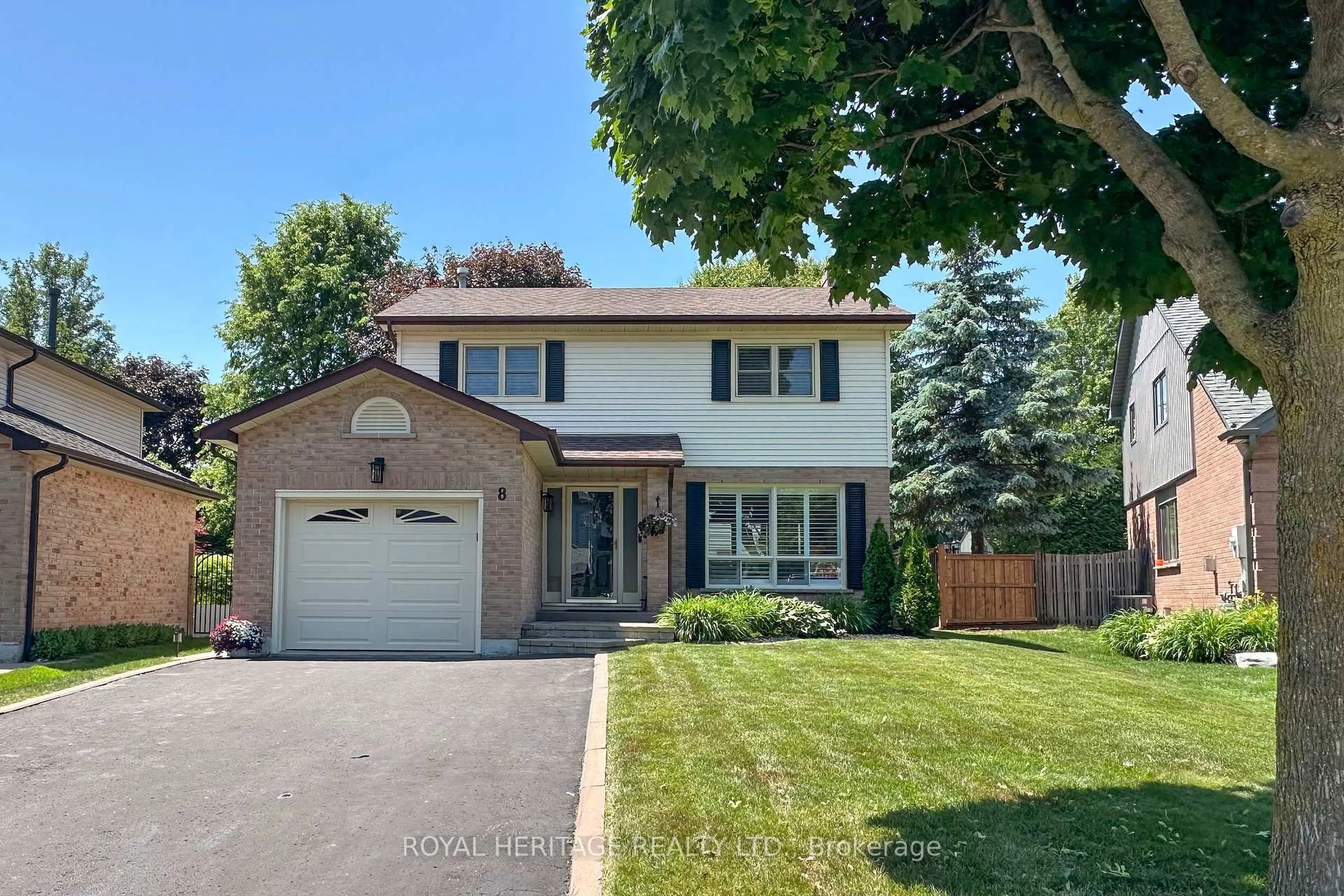 Home with brick exterior material, street for 8 Arran Crt, Clarington Ontario L1E 2E5