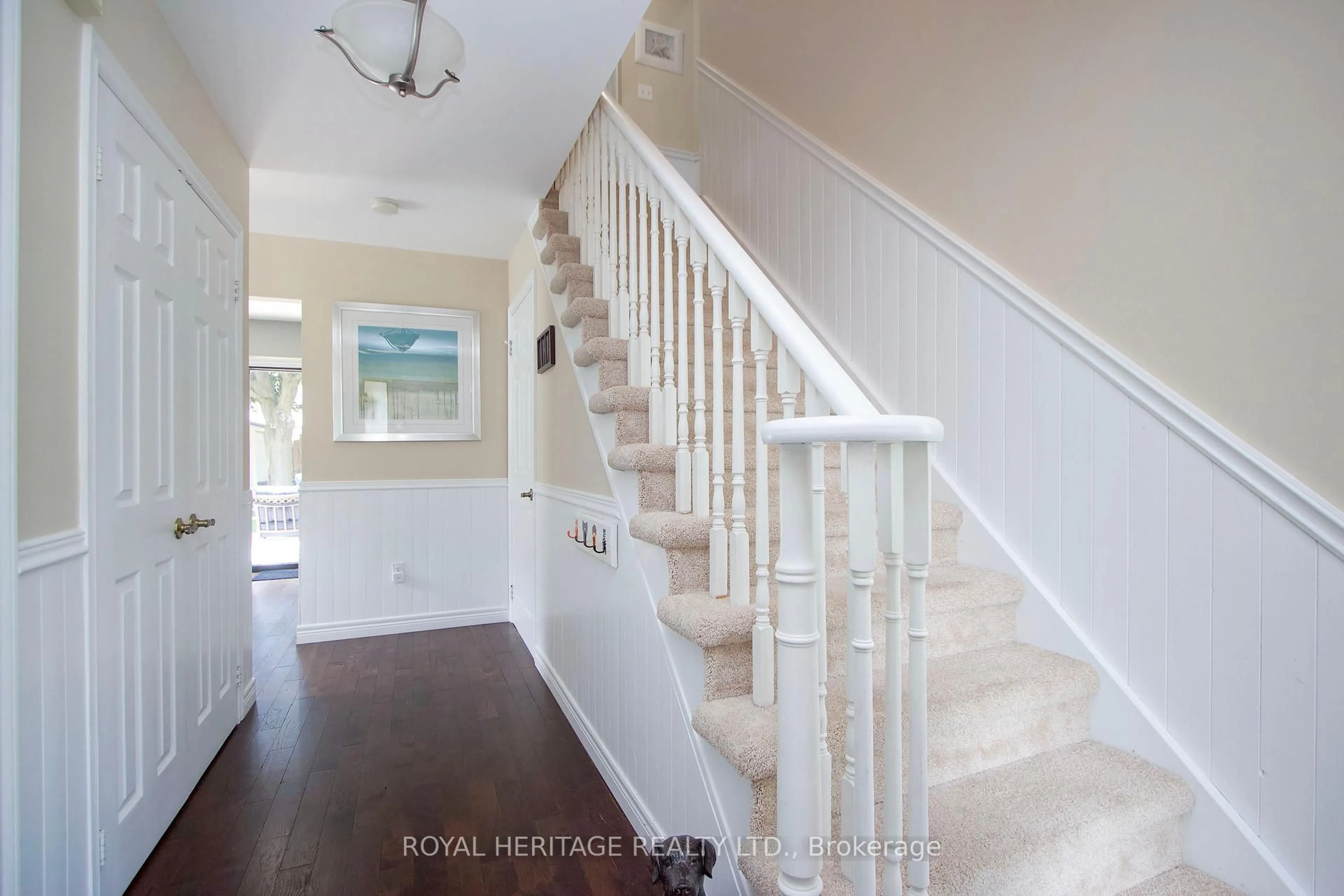 Unknown for 8 Arran Crt, Clarington Ontario L1E 2E5