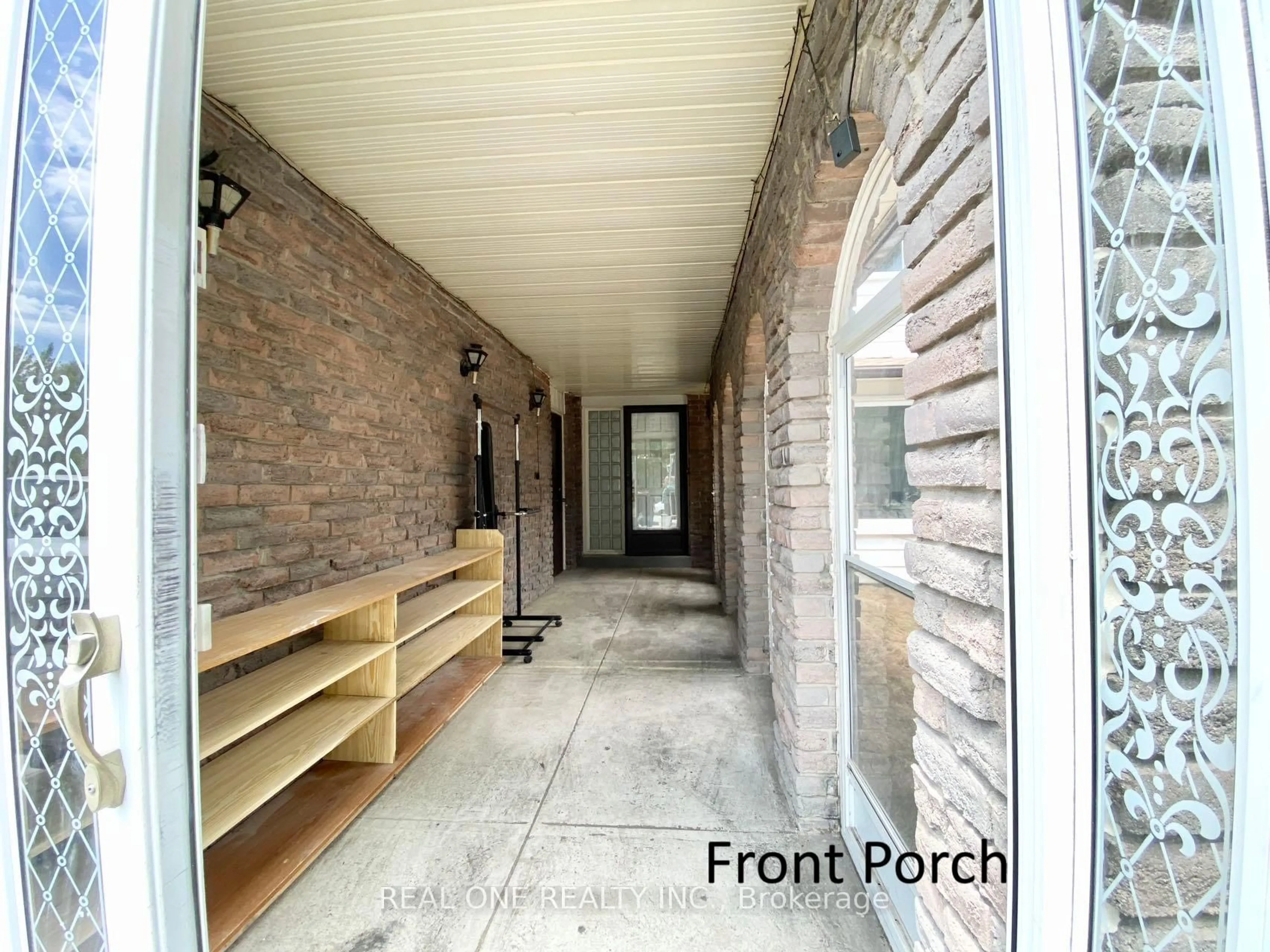 Indoor entryway for 52 Staley Terr, Toronto Ontario M1W 2E7