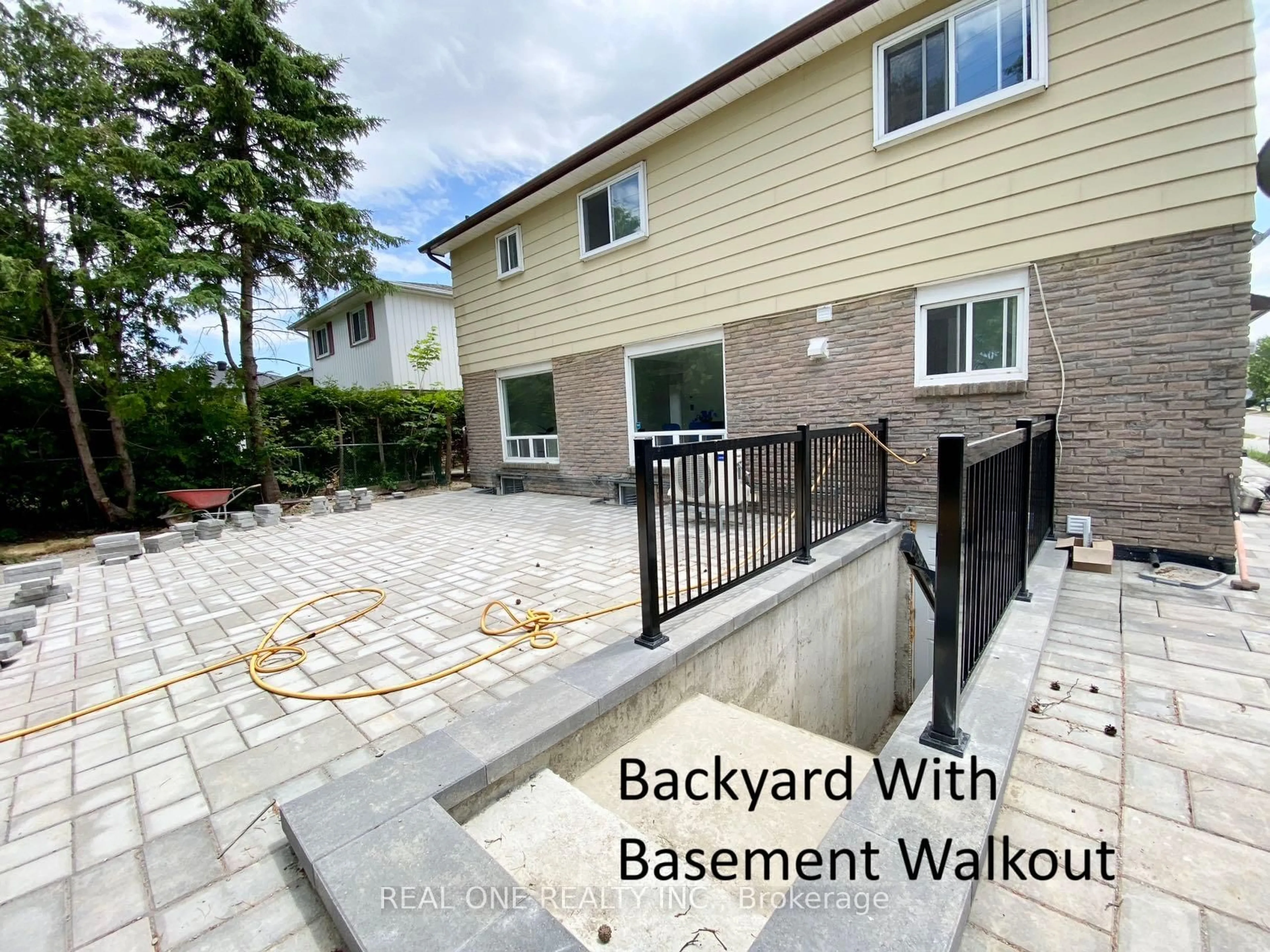 Patio, street for 52 Staley Terr, Toronto Ontario M1W 2E7