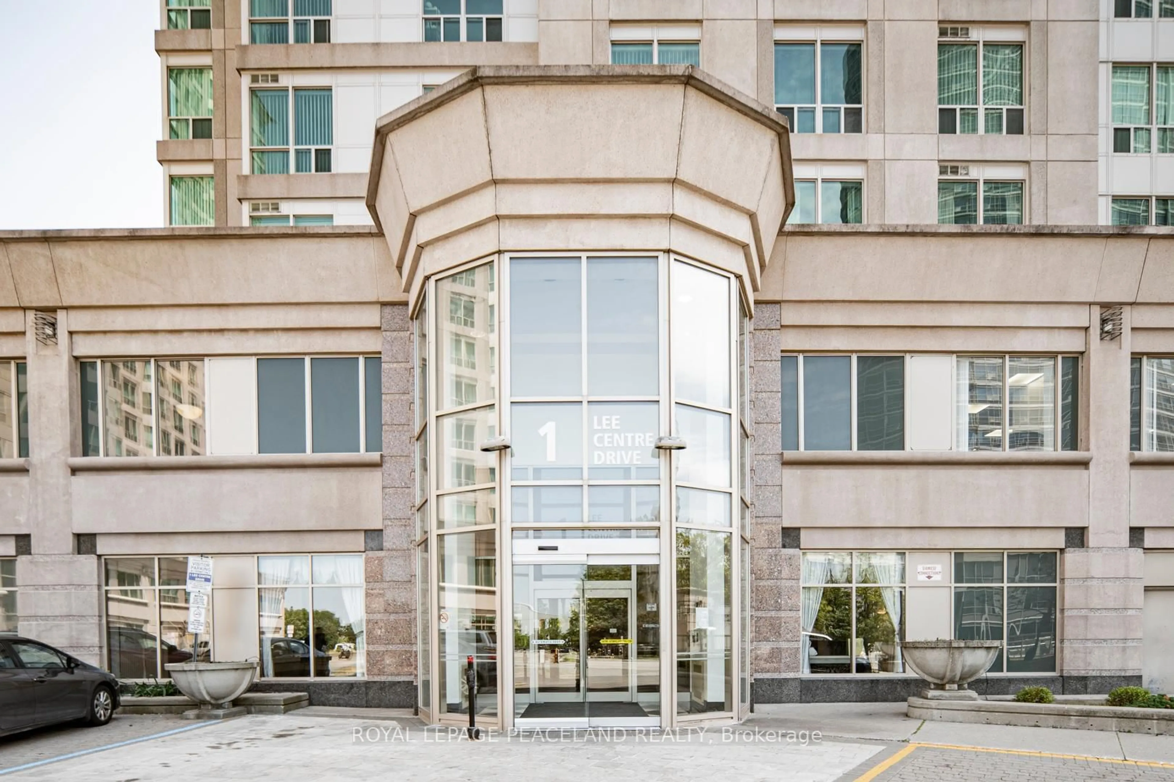 Indoor foyer for 1 Lee Centre Dr #1905, Toronto Ontario M1H 3J2