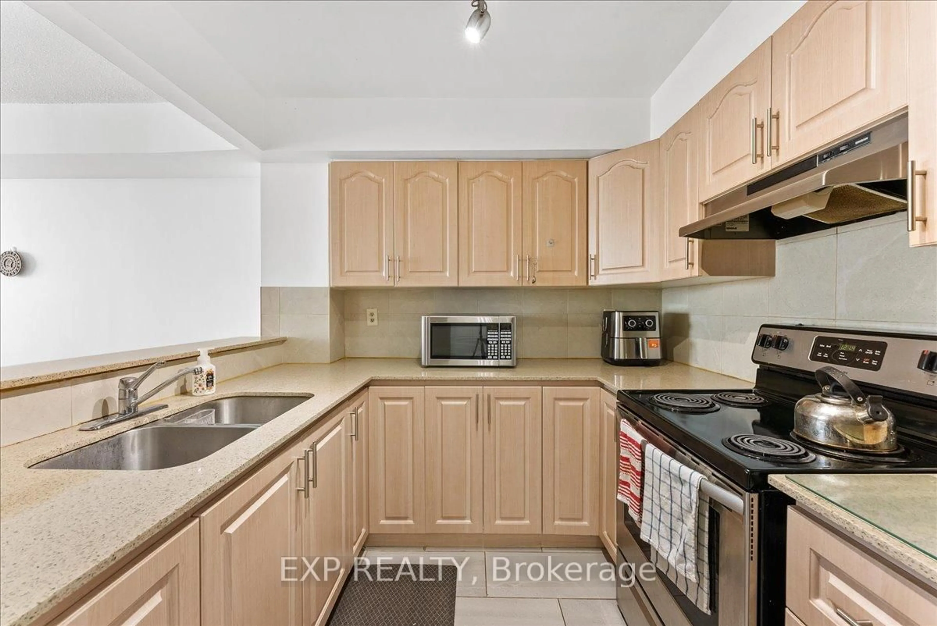 Standard kitchen, unknown for 400 Mclevin Ave #1807, Toronto Ontario M1B 5J4