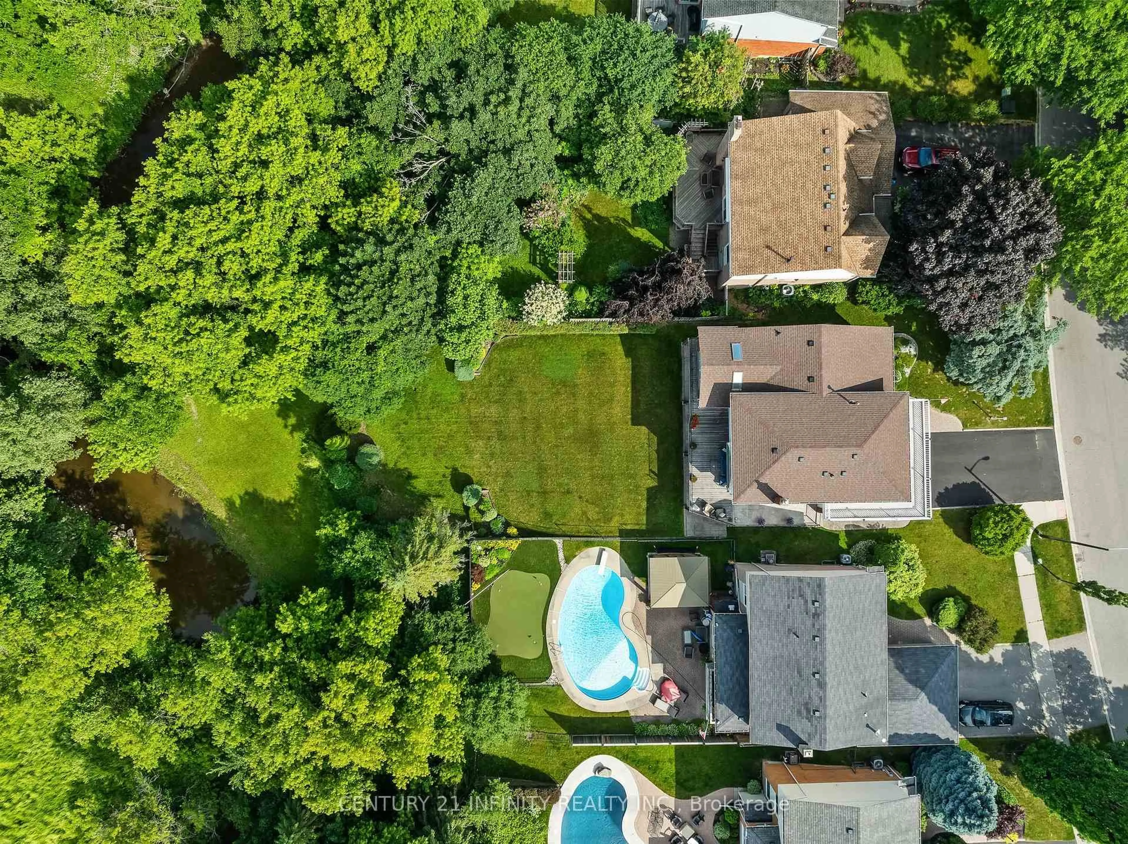 A pic from outside/outdoor area/front of a property/back of a property/a pic from drone, unknown for 104 Frost Dr, Whitby Ontario L1P 1C9