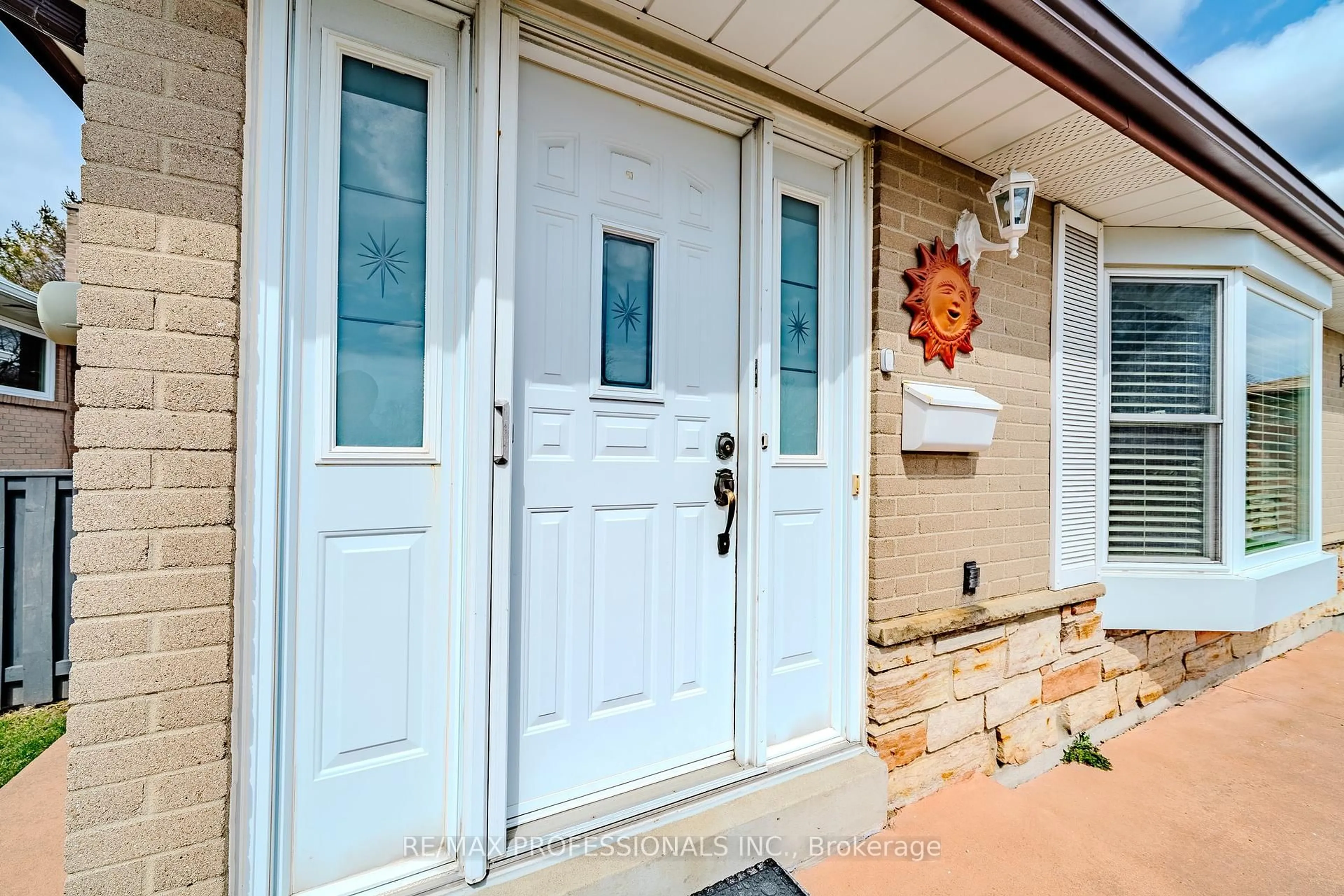 Indoor entryway for 184 Oakmeadow Blvd, Toronto Ontario M1E 4H6
