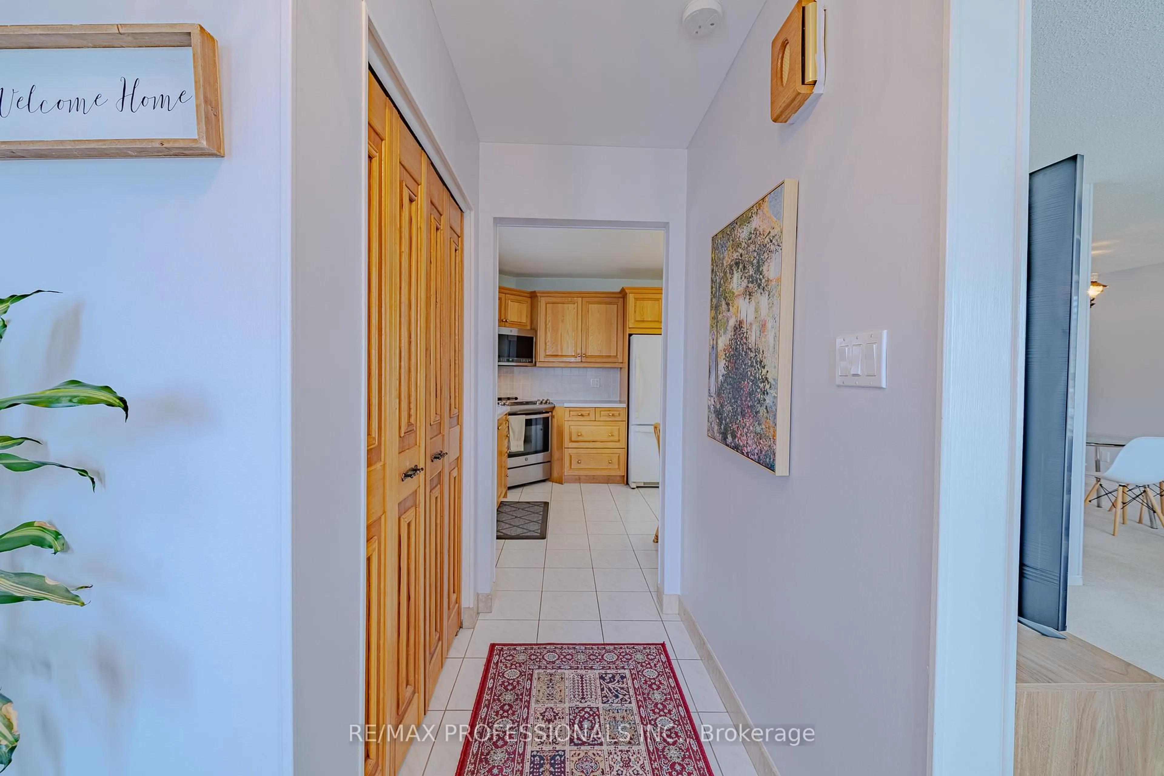 Indoor entryway for 184 Oakmeadow Blvd, Toronto Ontario M1E 4H6