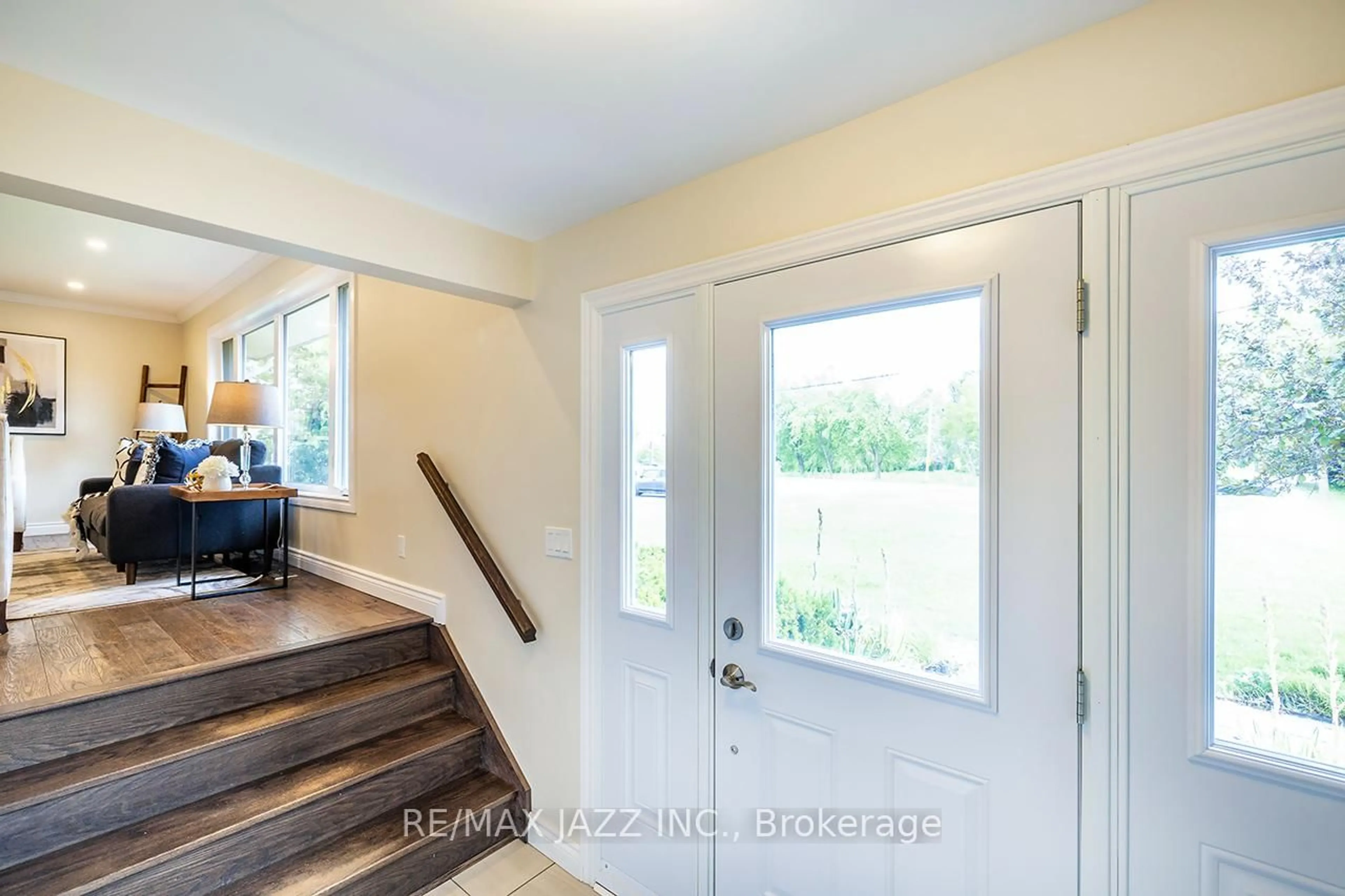 Indoor entryway for 2144 Highway #2, Clarington Ontario L1C 6C2