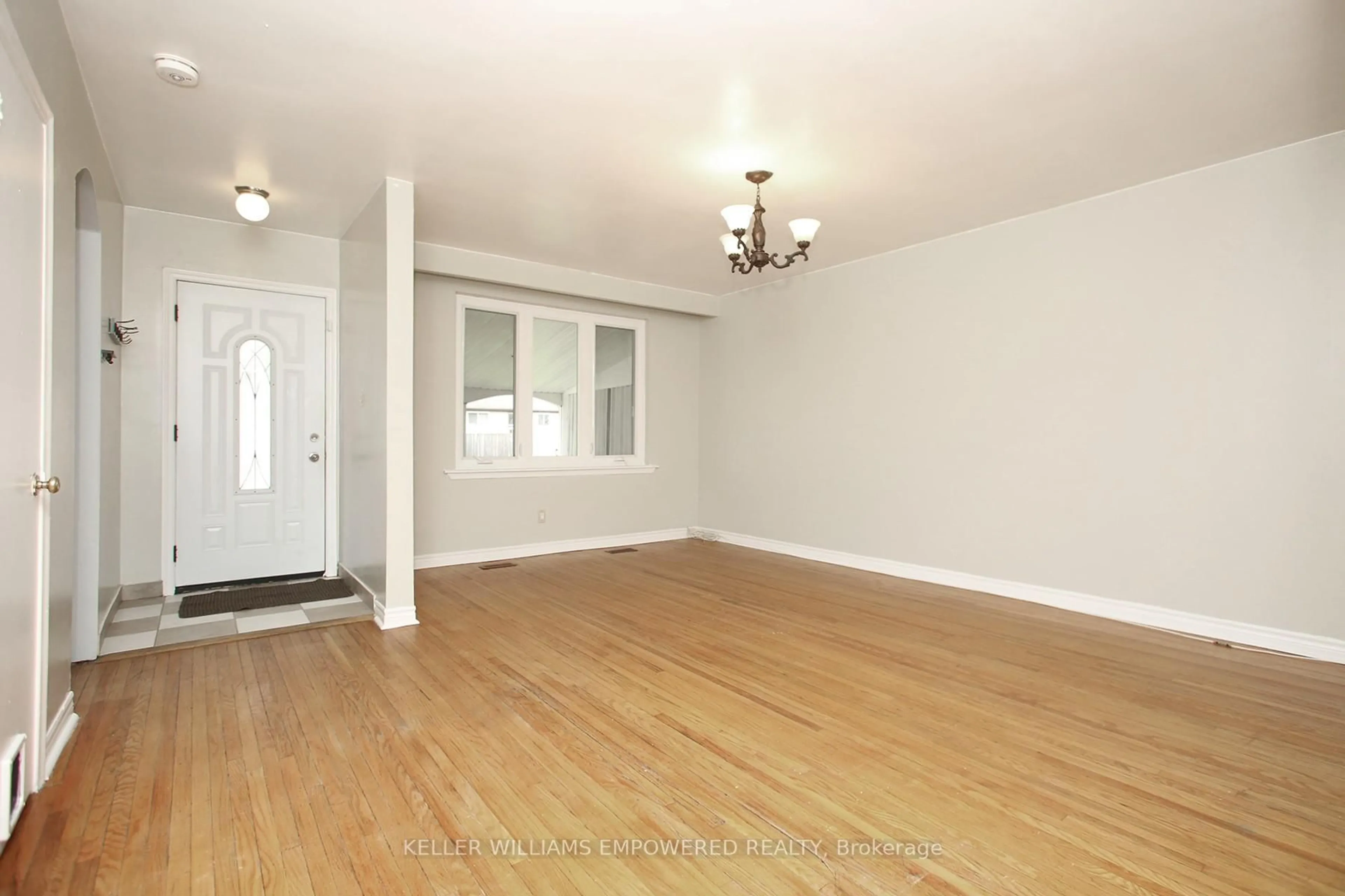 A pic of a room for 5 Tulloch Dr, Ajax Ontario L1S 2S3