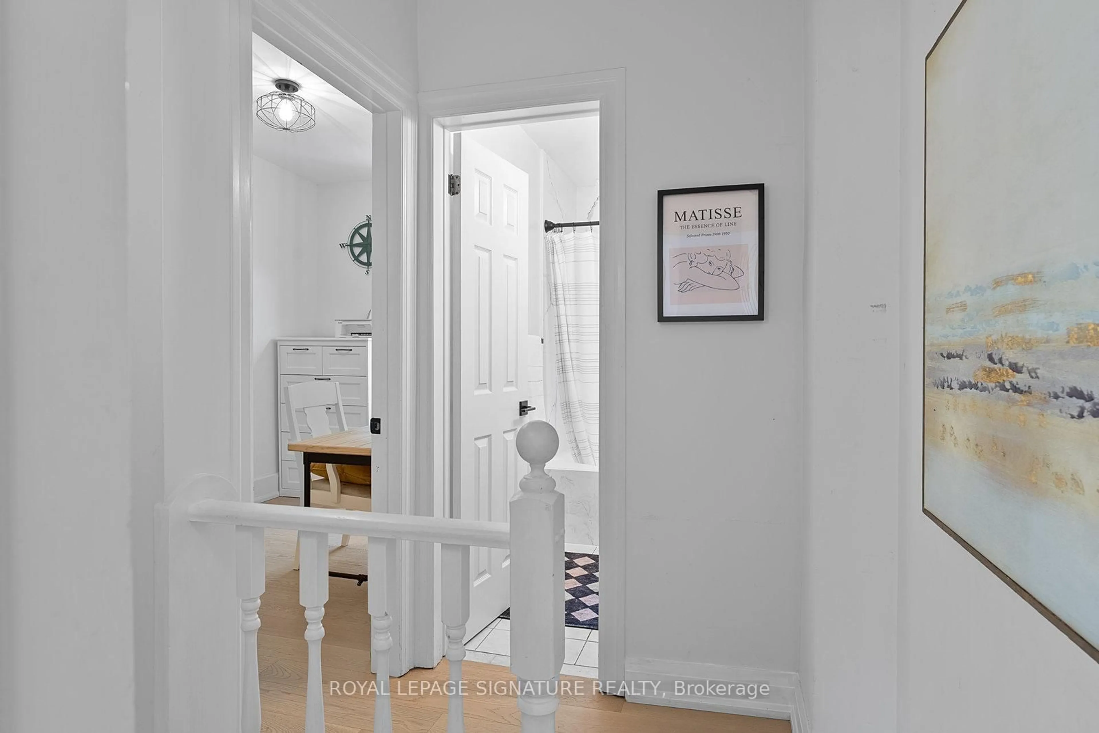 Indoor entryway for 209 Eastwood Rd, Toronto Ontario M4L 2E2