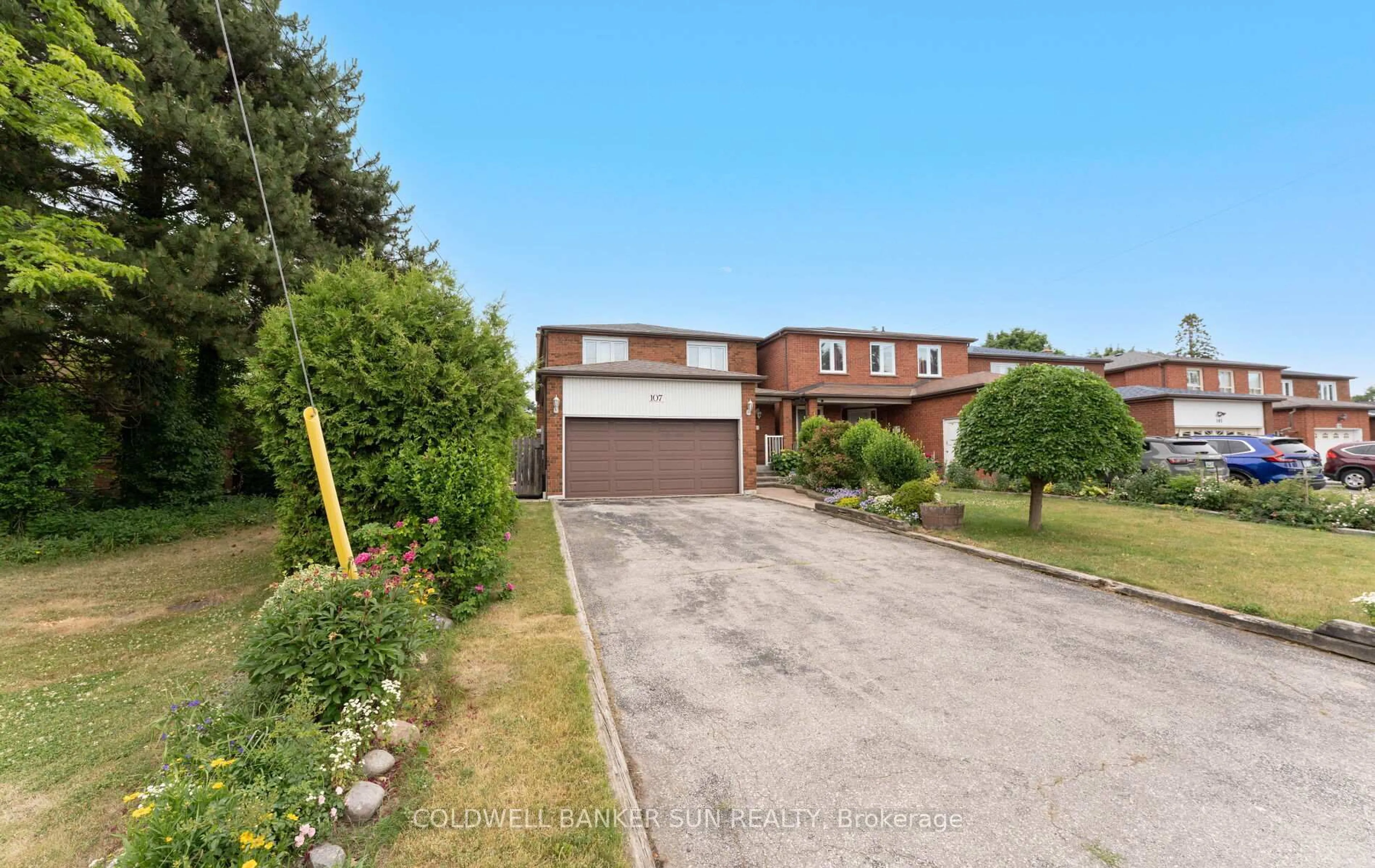 A pic from outside/outdoor area/front of a property/back of a property/a pic from drone, street for 107 Orton Park Rd, Toronto Ontario M1G 3G9