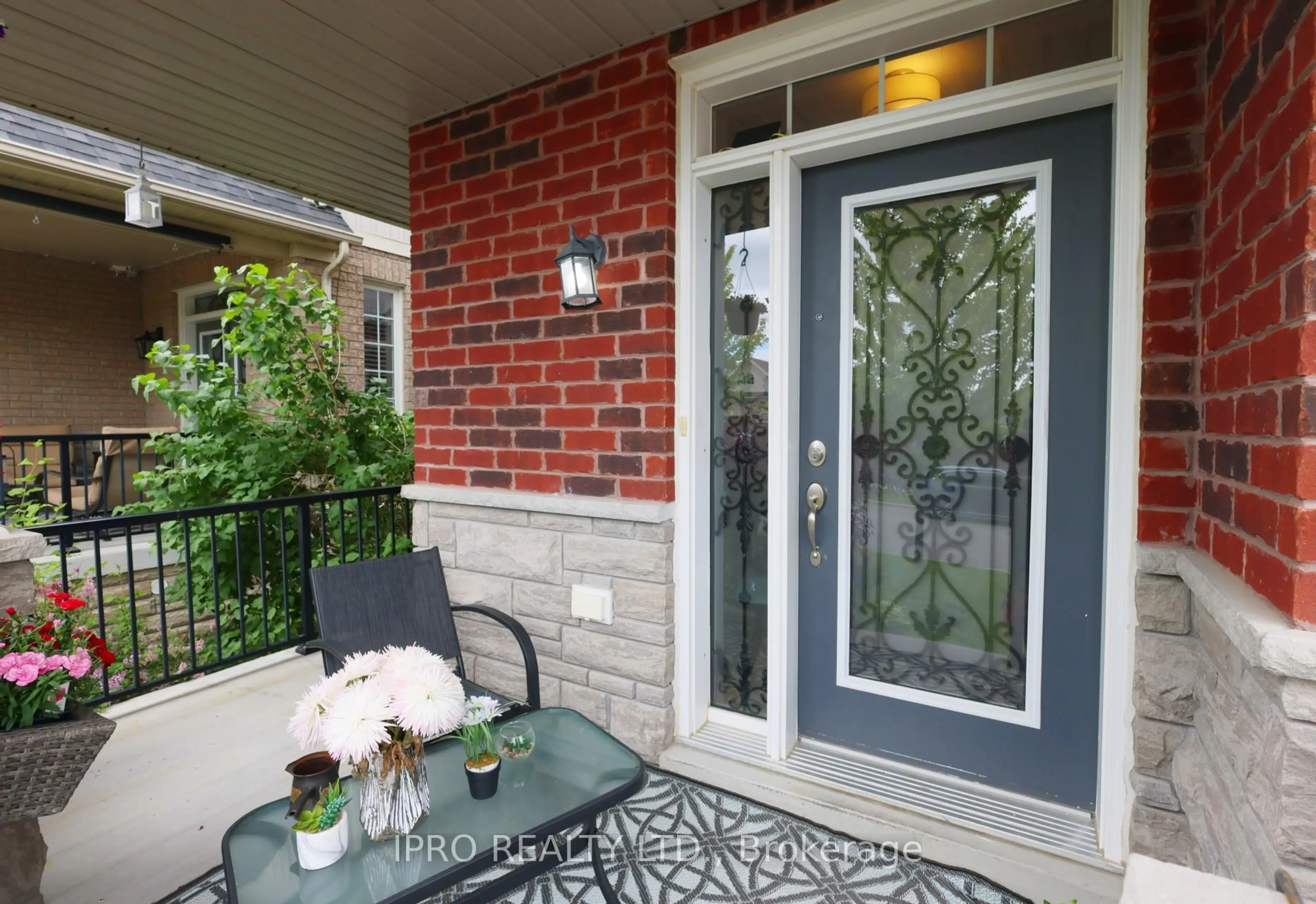 Indoor entryway for 84 Courtney St, Clarington Ontario L1C 0S2