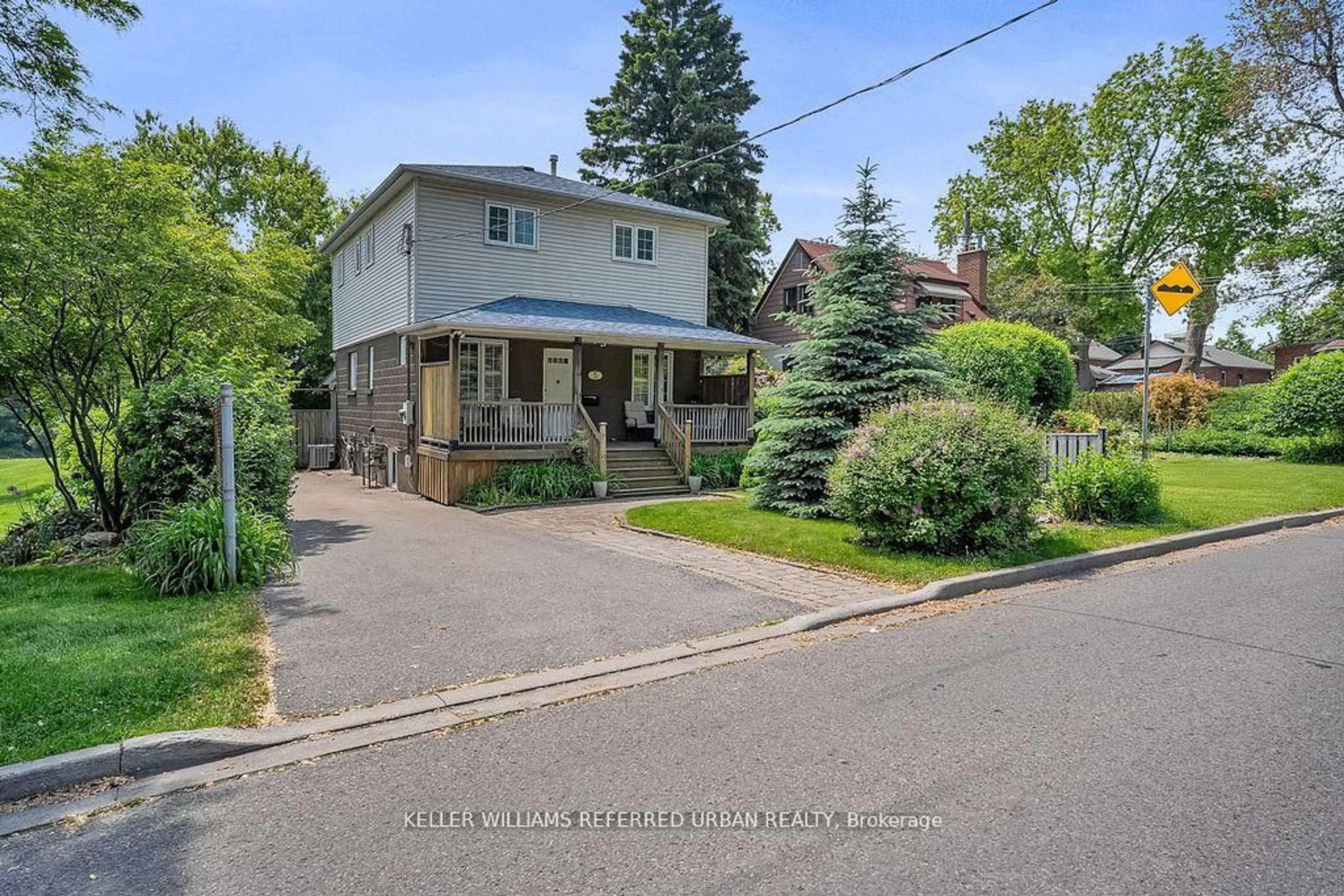 A pic from outside/outdoor area/front of a property/back of a property/a pic from drone, street for 5 Donora Dr, Toronto Ontario M4B 1B3