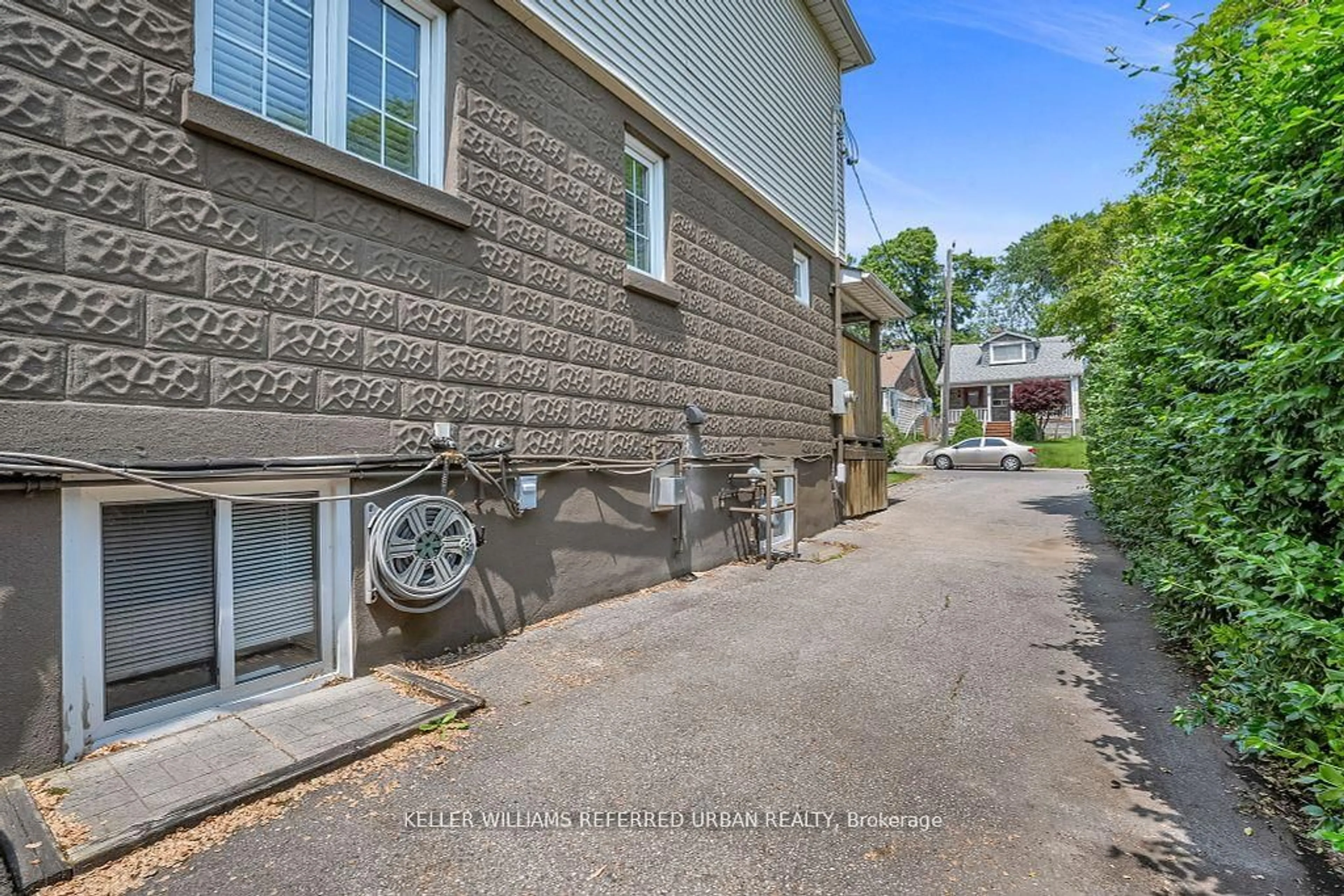 Unknown for 5 Donora Dr, Toronto Ontario M4B 1B3