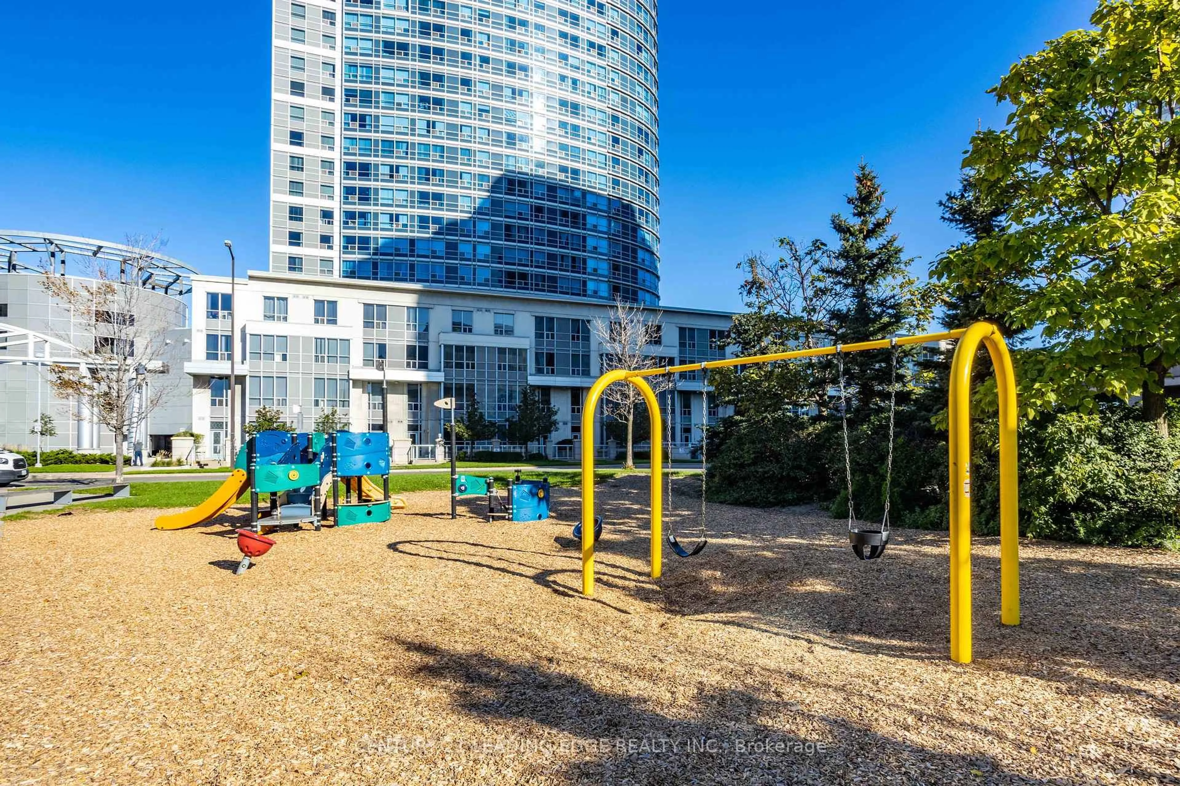 Patio, building for 38 Lee Centre Dr #2112, Toronto Ontario M1H 3J7
