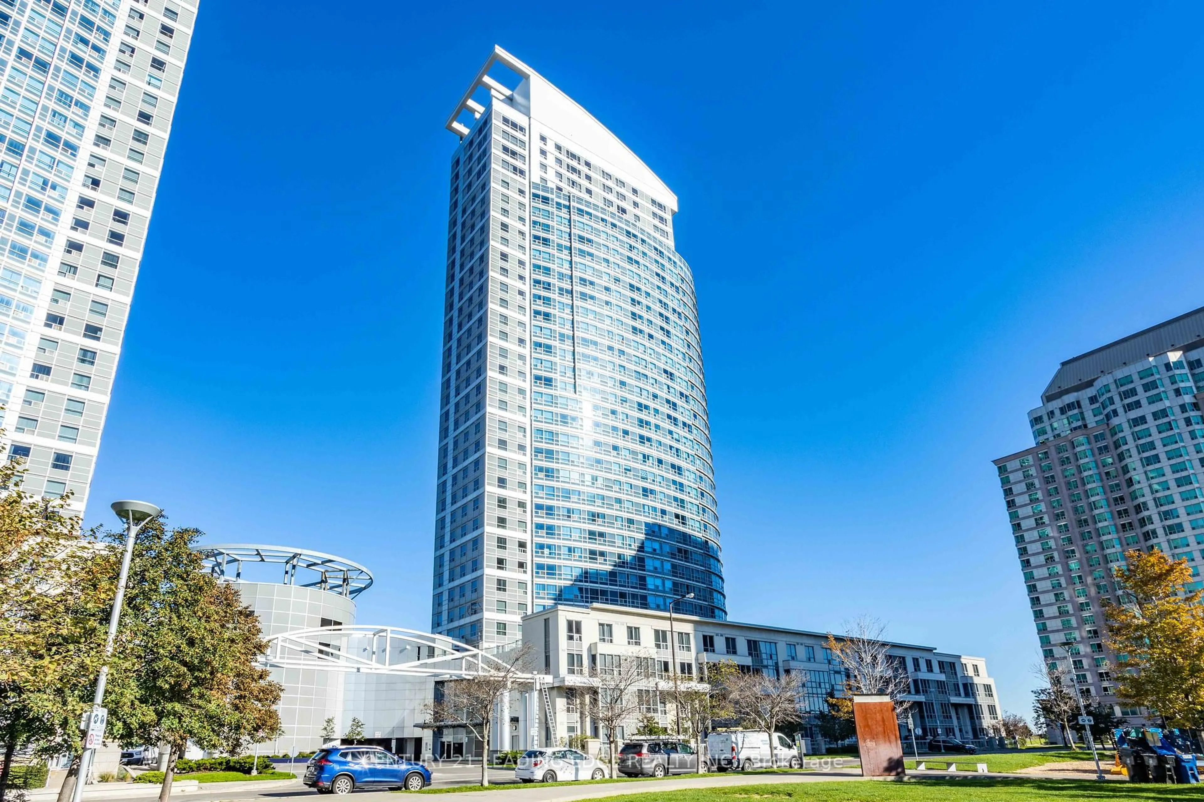 Indoor foyer for 38 Lee Centre Dr #2112, Toronto Ontario M1H 3J7