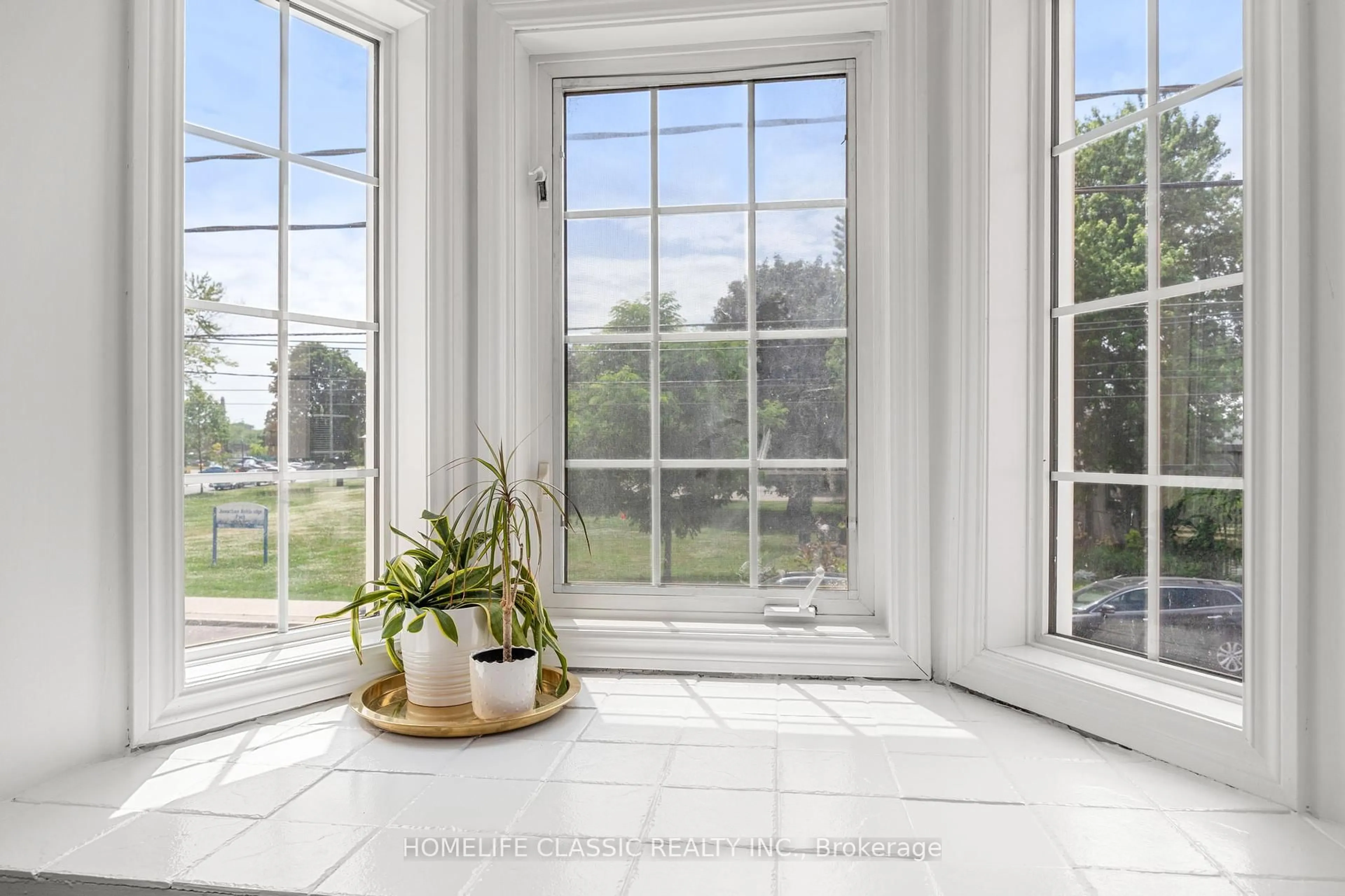 Indoor entryway for 1508 Queen St, Toronto Ontario M4L 1E3