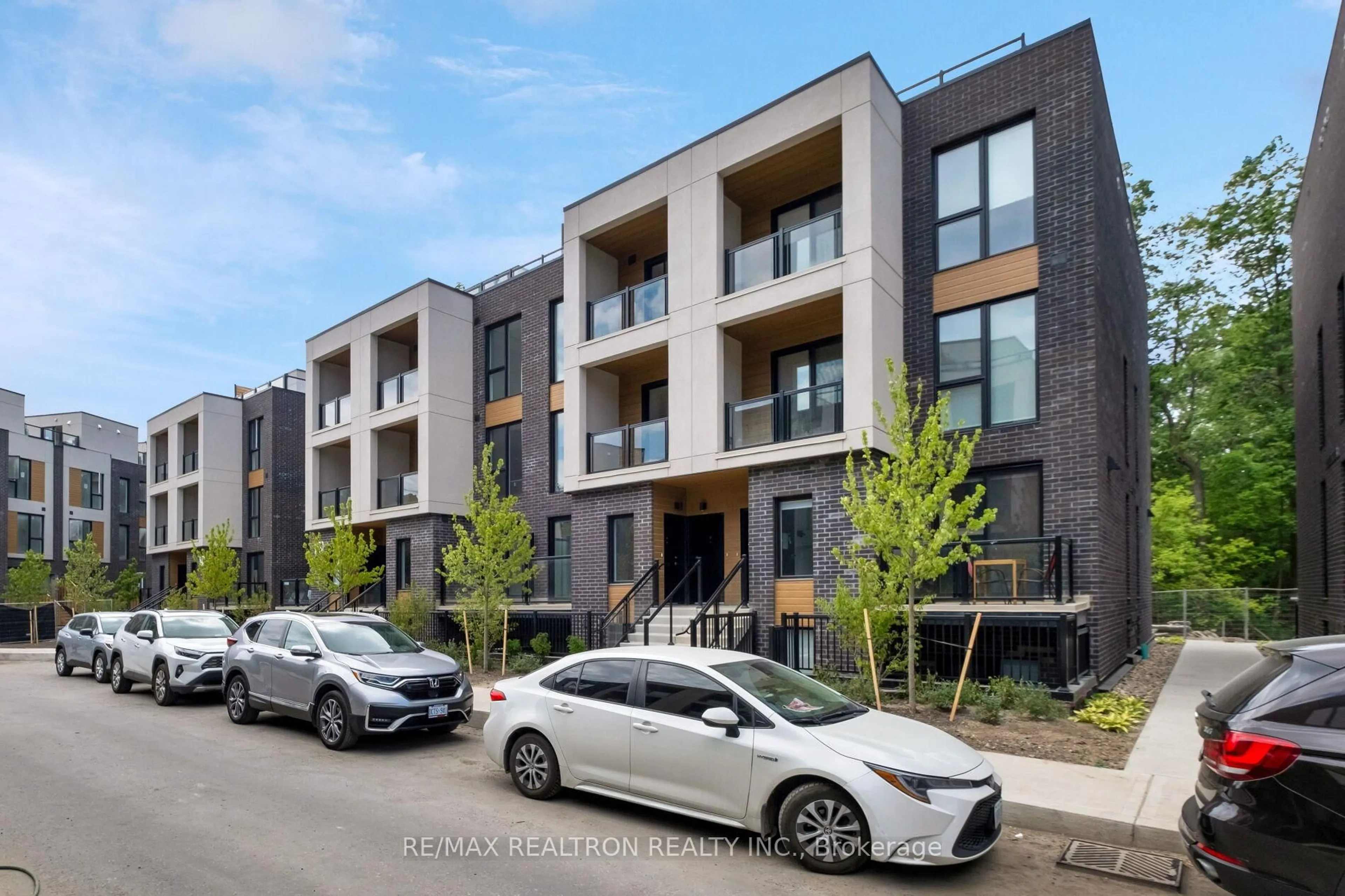 A pic from outside/outdoor area/front of a property/back of a property/a pic from drone, street for 172 Clonmore Dr, Toronto Ontario M1N 1Y1